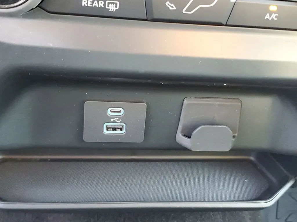 2022 Agate Black Metallic /Black w/Medium Dark Slate Ford F-150 XLT (1FTEW1EB5NK) with an V6, 3.3L engine, 10-speed automatic transmission, located at 6064 Gull Rd, Kalamazoo, MI, 49048, (269) 222-0088, 42.328388, -85.512924 - Discover the perfect blend of power, style, and versatility with the 2022 Ford F-150 King Ranch SuperCrew, now available at AutoMaxx in Kalamazoo, MI. This pickup truck isn't just a vehicle; it's a lifestyle enhancement designed for those who crave adventure and practicality. Whether you're a growin - Photo#26