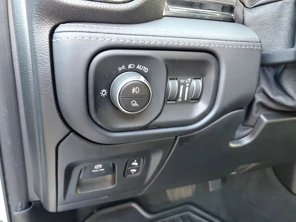 2022 WHITE /Black Ram 1500 Limited (1C6SRFHT5NN) with an V8, 5.7L engine, Automatic transmission, located at 6064 Gull Rd, Kalamazoo, MI, 49048, (269) 222-0088, 42.328388, -85.512924 - **Discover Adventure with the 2022 Ram 1500 Limited Crew Cab Your Home Away from Home!**<br /> <br /> If you're on the lookout for a truck that seamlessly blends luxury with rugged functionality, look no further! At AutoMaxx - Kalamazoo, we present this stunning 2022 Ram 1500 Limited Crew Cab, perf - Photo#18