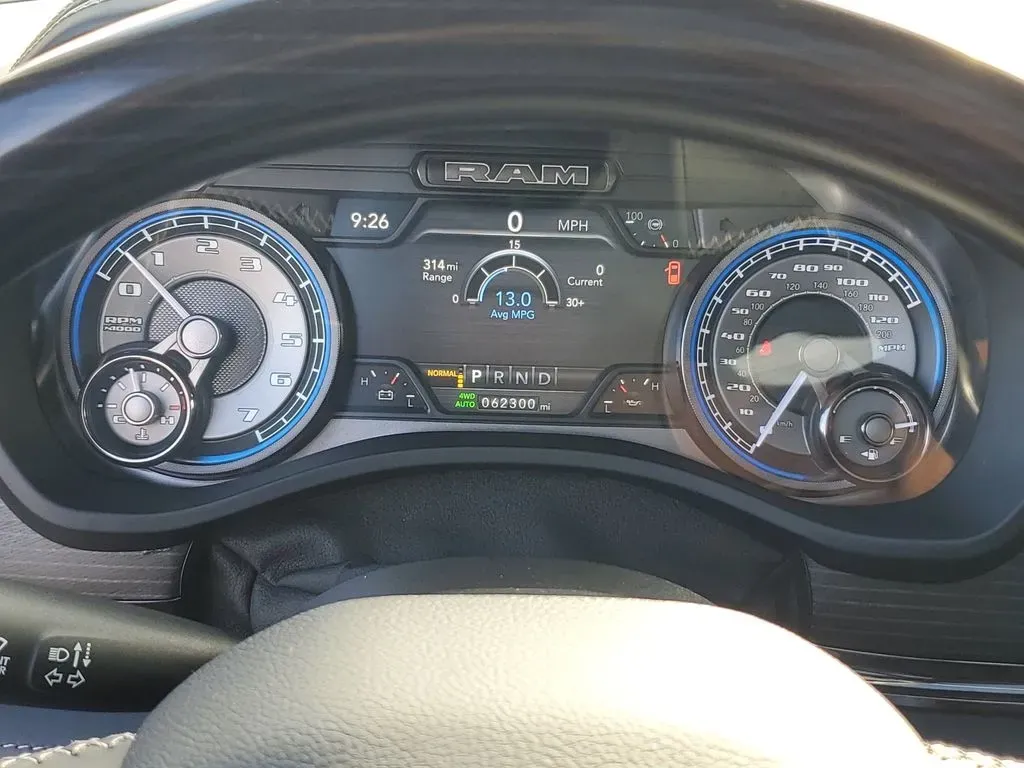 2022 WHITE /Black Ram 1500 Limited (1C6SRFHT5NN) with an V8, 5.7L engine, Automatic transmission, located at 6064 Gull Rd, Kalamazoo, MI, 49048, (269) 222-0088, 42.328388, -85.512924 - **Discover Adventure with the 2022 Ram 1500 Limited Crew Cab Your Home Away from Home!**<br /> <br /> If you're on the lookout for a truck that seamlessly blends luxury with rugged functionality, look no further! At AutoMaxx - Kalamazoo, we present this stunning 2022 Ram 1500 Limited Crew Cab, perf - Photo#23