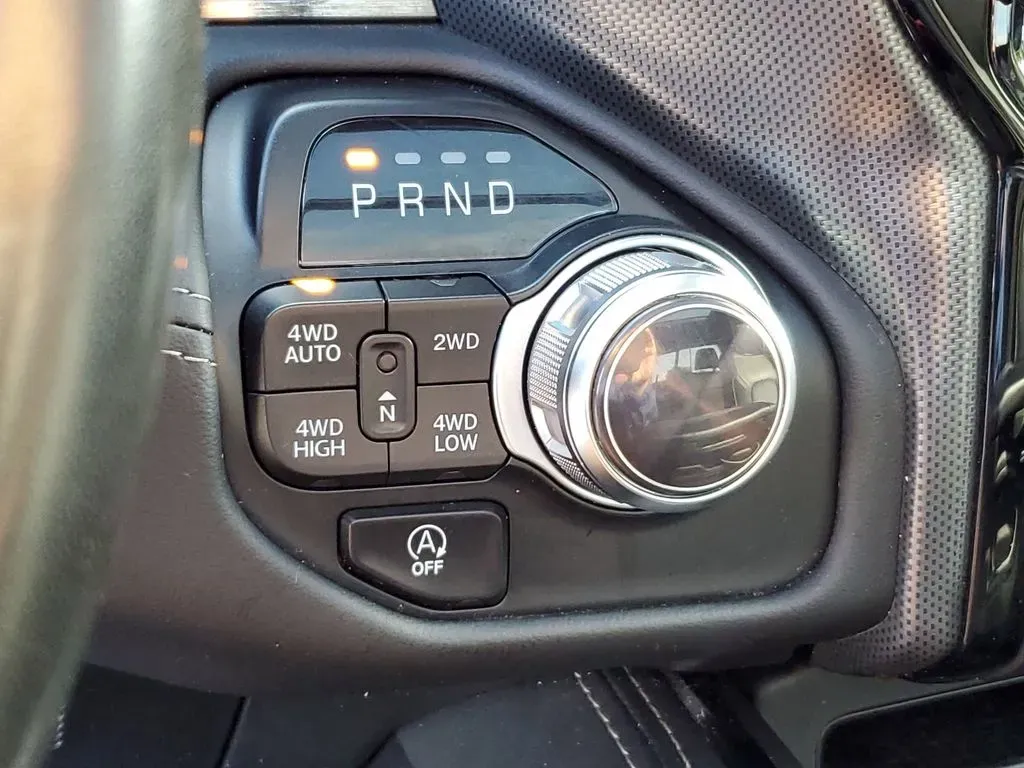 2022 WHITE /Black Ram 1500 Limited (1C6SRFHT5NN) with an V8, 5.7L engine, Automatic transmission, located at 6064 Gull Rd, Kalamazoo, MI, 49048, (269) 222-0088, 42.328388, -85.512924 - **Discover Adventure with the 2022 Ram 1500 Limited Crew Cab Your Home Away from Home!**<br /> <br /> If you're on the lookout for a truck that seamlessly blends luxury with rugged functionality, look no further! At AutoMaxx - Kalamazoo, we present this stunning 2022 Ram 1500 Limited Crew Cab, perf - Photo#26