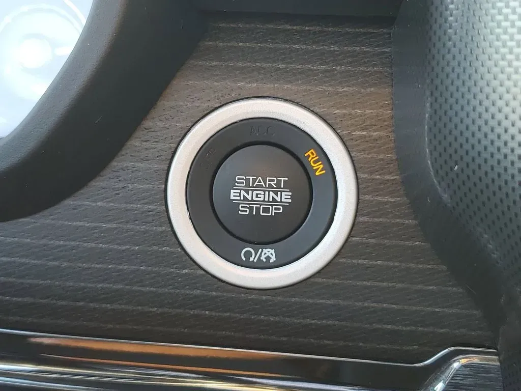 2022 WHITE /Black Ram 1500 Limited (1C6SRFHT5NN) with an V8, 5.7L engine, Automatic transmission, located at 6064 Gull Rd, Kalamazoo, MI, 49048, (269) 222-0088, 42.328388, -85.512924 - **Discover Adventure with the 2022 Ram 1500 Limited Crew Cab Your Home Away from Home!**<br /> <br /> If you're on the lookout for a truck that seamlessly blends luxury with rugged functionality, look no further! At AutoMaxx - Kalamazoo, we present this stunning 2022 Ram 1500 Limited Crew Cab, perf - Photo#27