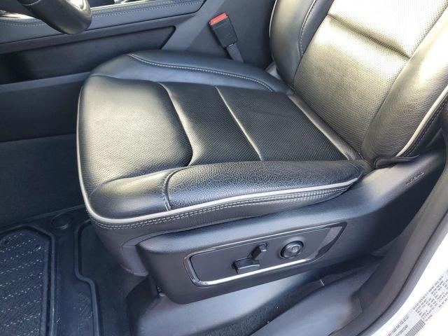 2022 Ivory White Tri-Coat Pearlcoat /Black Ram 1500 Limited (1C6SRFHT5NN) with an HEMI 5.7L V8 Multi Displacement VVT engine, Automatic transmission, located at 6064 Gull Rd, Kalamazoo, MI, 49048, (269) 222-0088, 42.328388, -85.512924- Photo#14