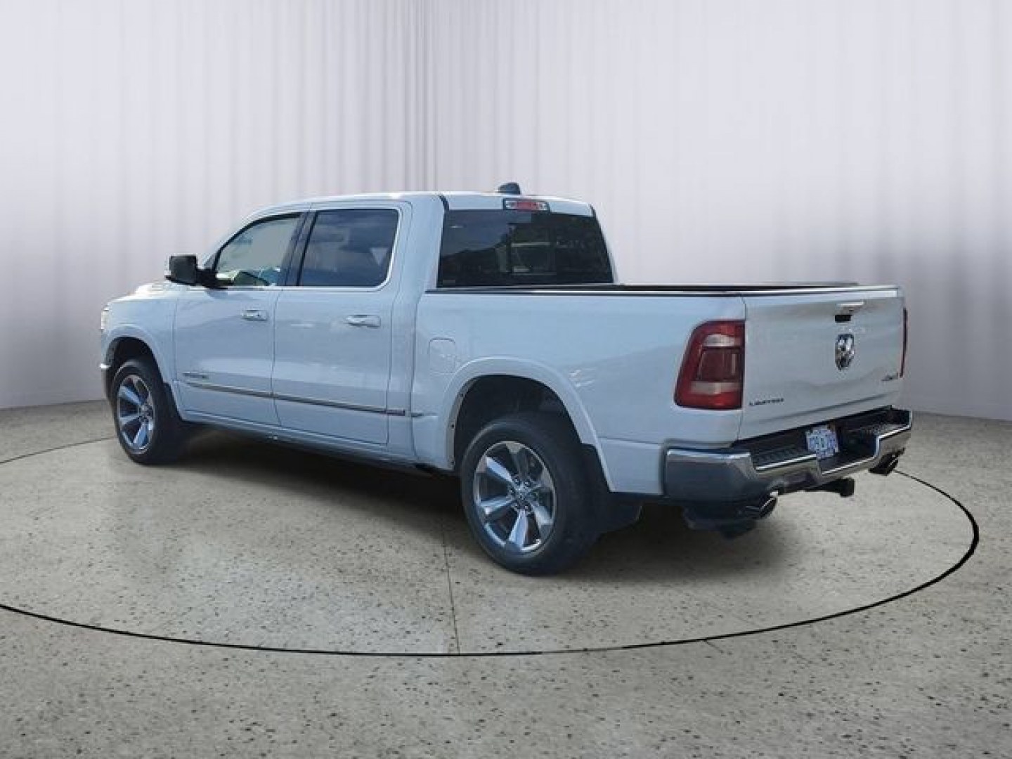 2022 Ivory White Tri-Coat Pearlcoat /Black Ram 1500 Limited (1C6SRFHT5NN) with an HEMI 5.7L V8 Multi Displacement VVT engine, Automatic transmission, located at 6064 Gull Rd, Kalamazoo, MI, 49048, (269) 222-0088, 42.328388, -85.512924- Photo#5