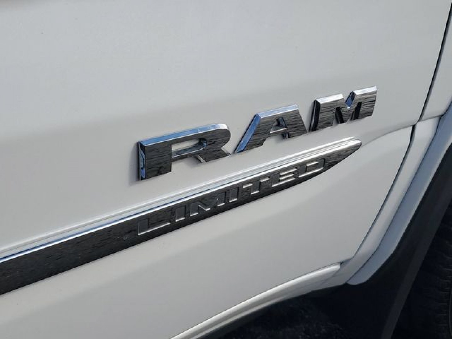2022 Ivory White Tri-Coat Pearlcoat /Black Ram 1500 Limited (1C6SRFHT5NN) with an HEMI 5.7L V8 Multi Displacement VVT engine, Automatic transmission, located at 6064 Gull Rd, Kalamazoo, MI, 49048, (269) 222-0088, 42.328388, -85.512924- Photo#11