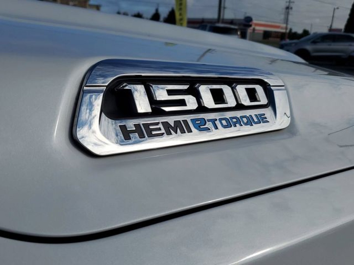 2022 Ivory White Tri-Coat Pearlcoat /Black Ram 1500 Limited (1C6SRFHT5NN) with an HEMI 5.7L V8 Multi Displacement VVT engine, Automatic transmission, located at 6064 Gull Rd, Kalamazoo, MI, 49048, (269) 222-0088, 42.328388, -85.512924- Photo#13