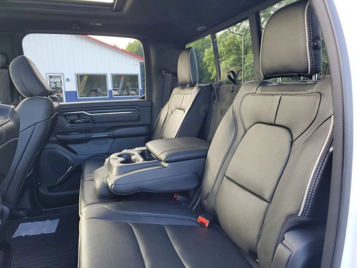 2022 Ivory White Tri-Coat Pearlcoat /Black Ram 1500 Limited (1C6SRFHT5NN) with an HEMI 5.7L V8 Multi Displacement VVT engine, Automatic transmission, located at 6064 Gull Rd, Kalamazoo, MI, 49048, (269) 222-0088, 42.328388, -85.512924- Photo#19