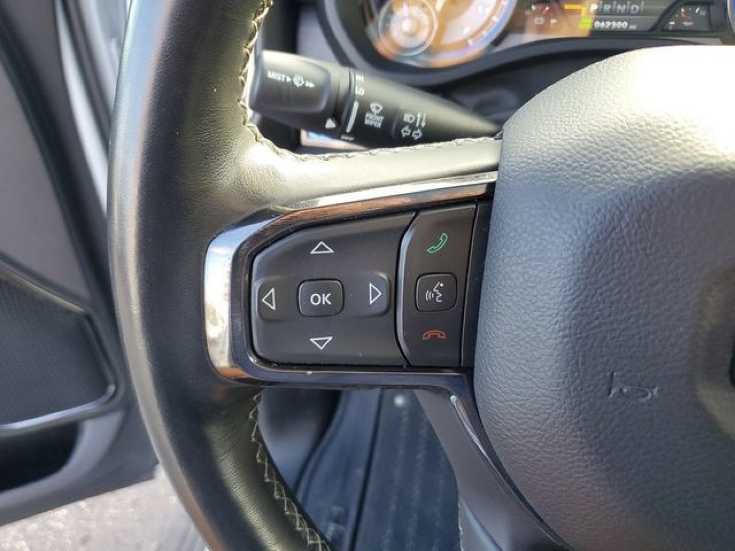 2022 Ivory White Tri-Coat Pearlcoat /Black Ram 1500 Limited (1C6SRFHT5NN) with an HEMI 5.7L V8 Multi Displacement VVT engine, Automatic transmission, located at 6064 Gull Rd, Kalamazoo, MI, 49048, (269) 222-0088, 42.328388, -85.512924- Photo#41