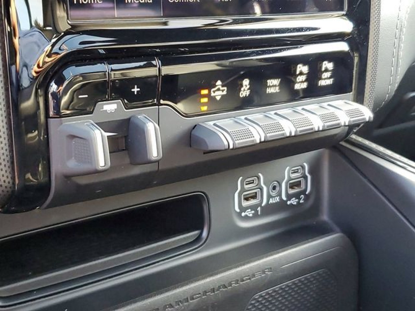 2022 Ivory White Tri-Coat Pearlcoat /Black Ram 1500 Limited (1C6SRFHT5NN) with an HEMI 5.7L V8 Multi Displacement VVT engine, Automatic transmission, located at 6064 Gull Rd, Kalamazoo, MI, 49048, (269) 222-0088, 42.328388, -85.512924- Photo#55