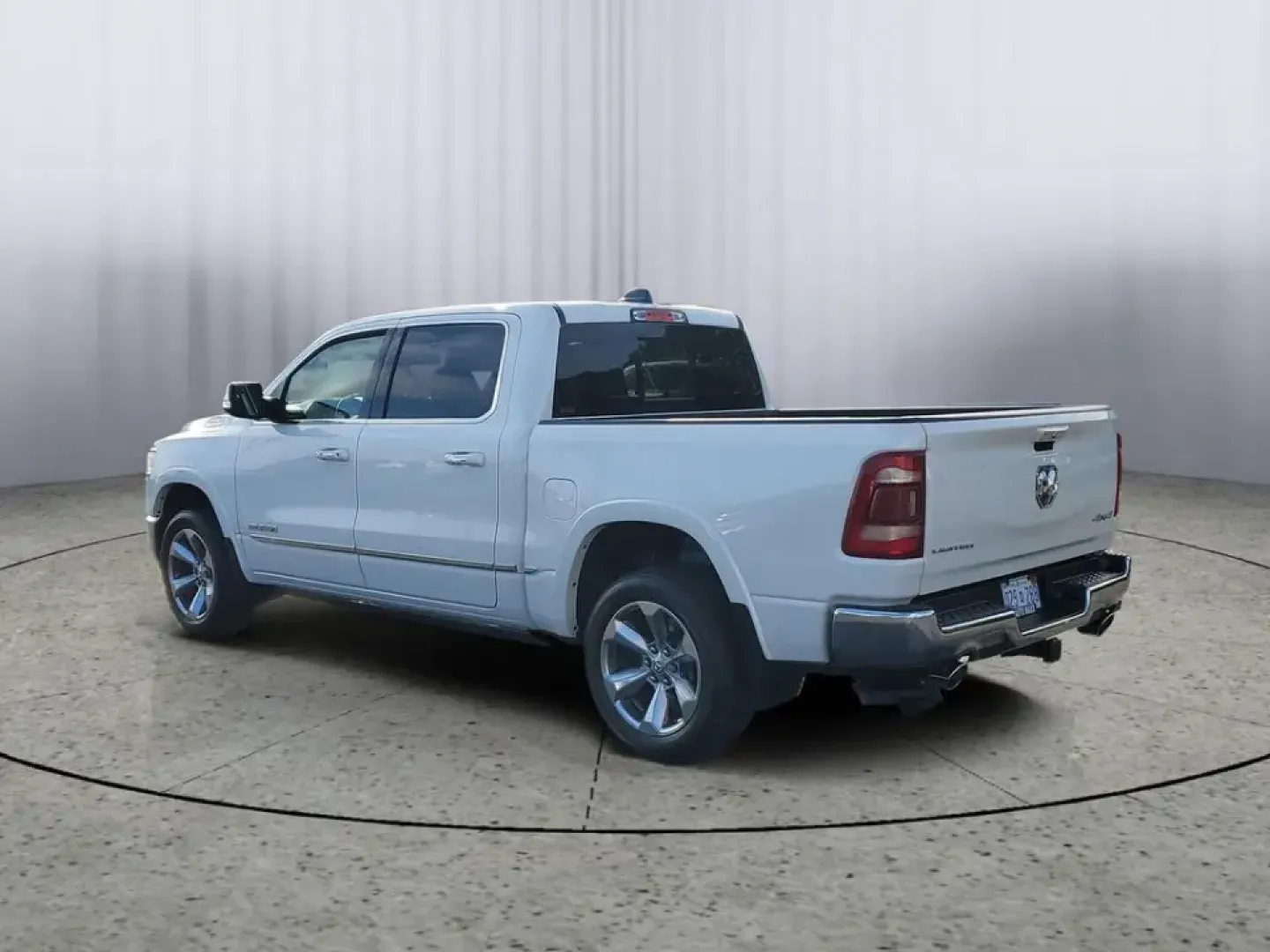 2022 Ivory White Tri-Coat Pearlcoat /Black Ram 1500 Limited (1C6SRFHT5NN) with an HEMI 5.7L V8 Multi Displacement VVT engine, Automatic transmission, located at 6064 Gull Rd, Kalamazoo, MI, 49048, (269) 222-0088, 42.328388, -85.512924- Photo#4