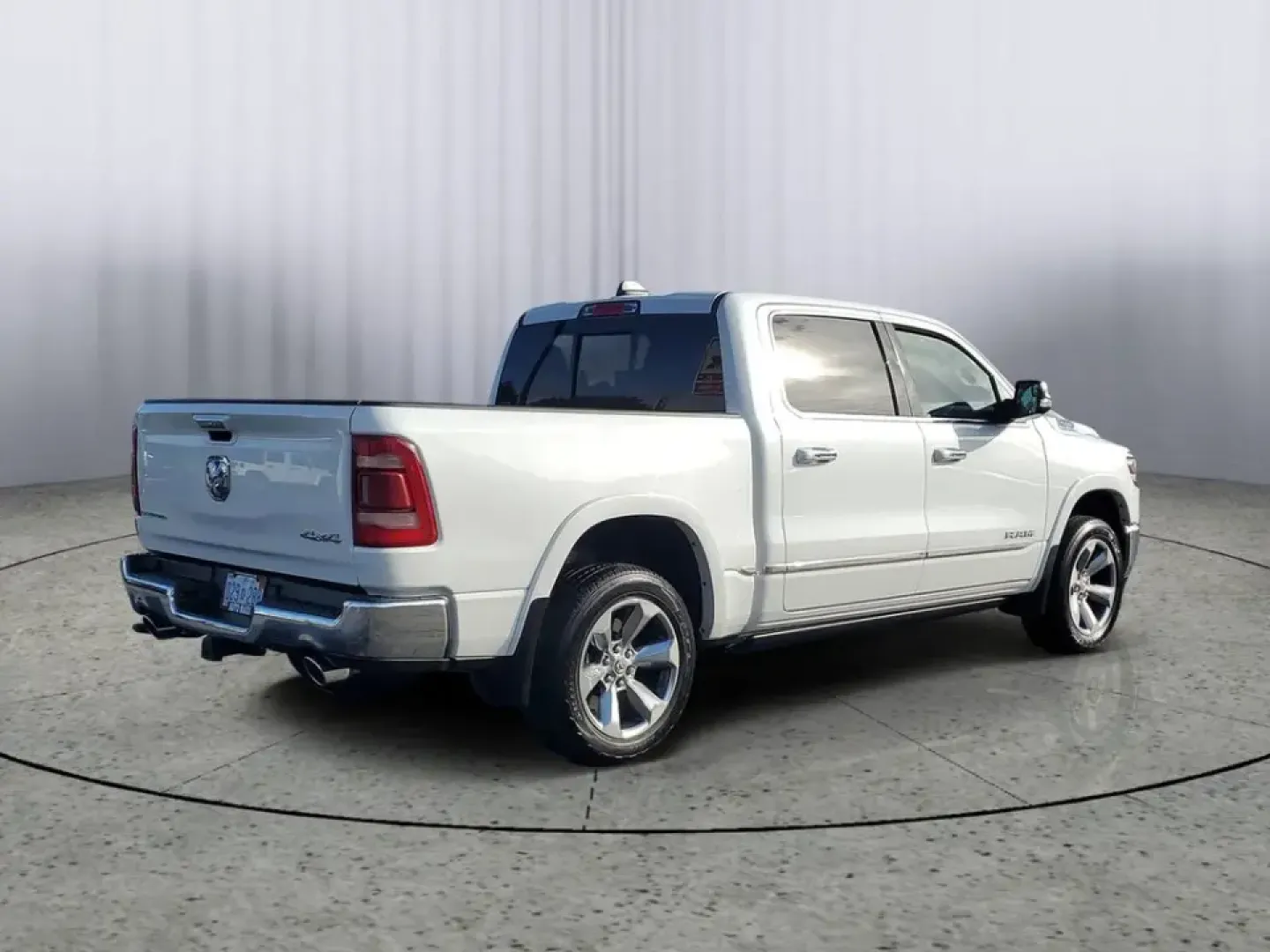 2022 Ivory White Tri-Coat Pearlcoat /Black Ram 1500 Limited (1C6SRFHT5NN) with an HEMI 5.7L V8 Multi Displacement VVT engine, Automatic transmission, located at 6064 Gull Rd, Kalamazoo, MI, 49048, (269) 222-0088, 42.328388, -85.512924- Photo#6