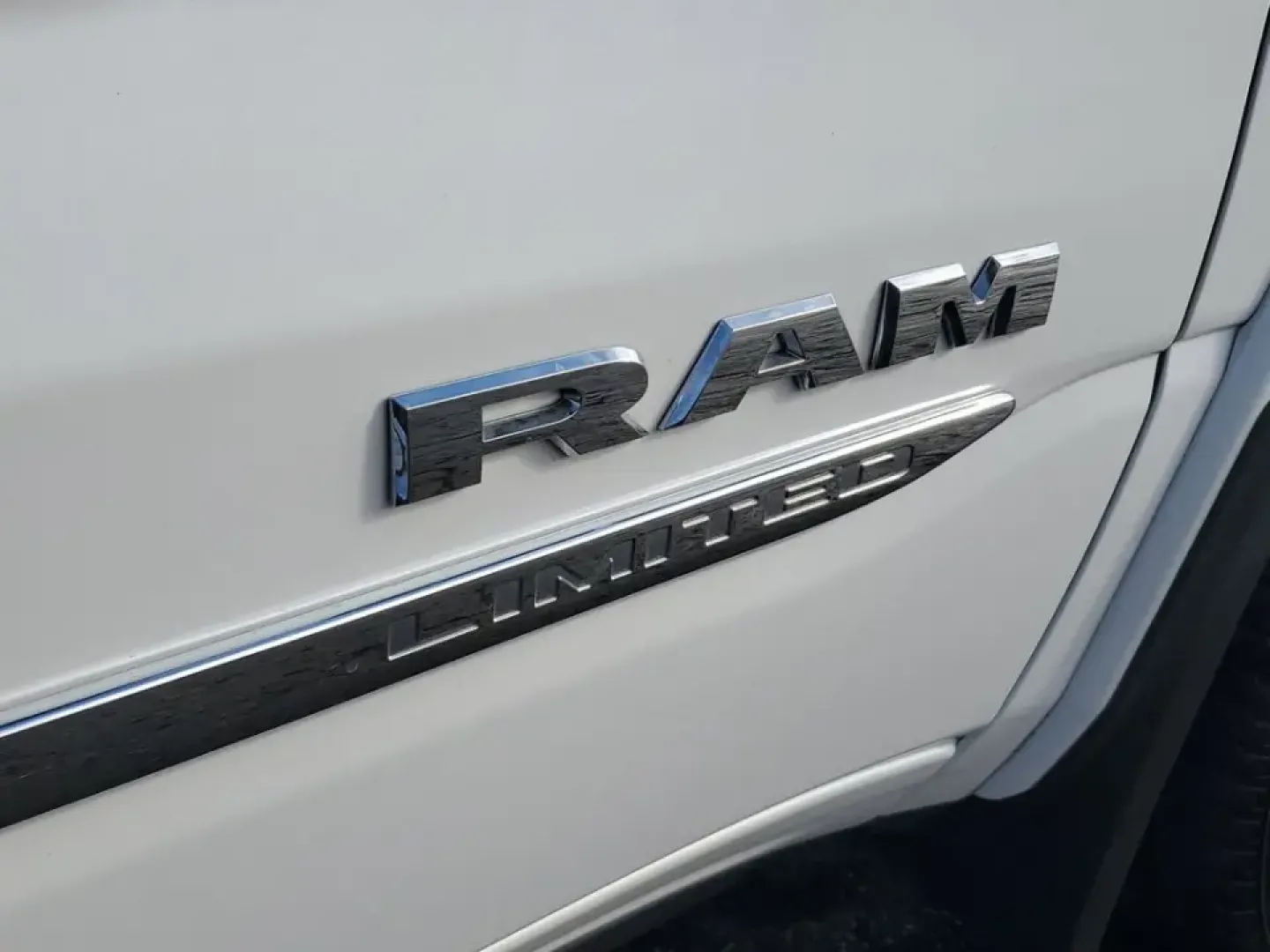2022 Ivory White Tri-Coat Pearlcoat /Black Ram 1500 Limited (1C6SRFHT5NN) with an HEMI 5.7L V8 Multi Displacement VVT engine, Automatic transmission, located at 6064 Gull Rd, Kalamazoo, MI, 49048, (269) 222-0088, 42.328388, -85.512924- Photo#10