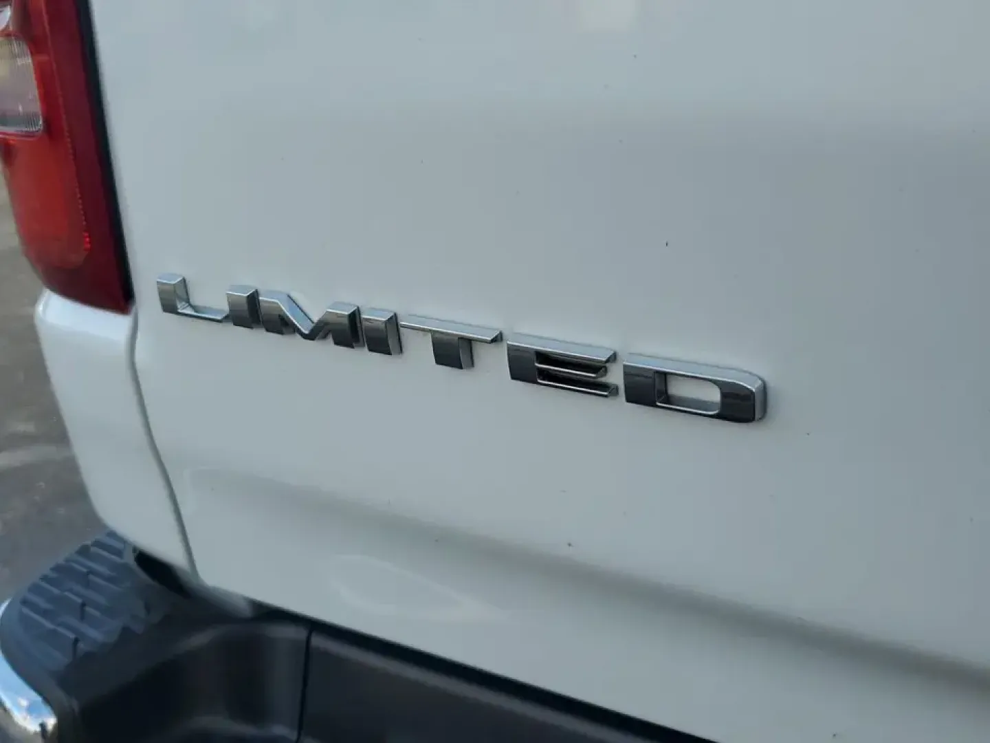 2022 Ivory White Tri-Coat Pearlcoat /Black Ram 1500 Limited (1C6SRFHT5NN) with an HEMI 5.7L V8 Multi Displacement VVT engine, Automatic transmission, located at 6064 Gull Rd, Kalamazoo, MI, 49048, (269) 222-0088, 42.328388, -85.512924- Photo#14