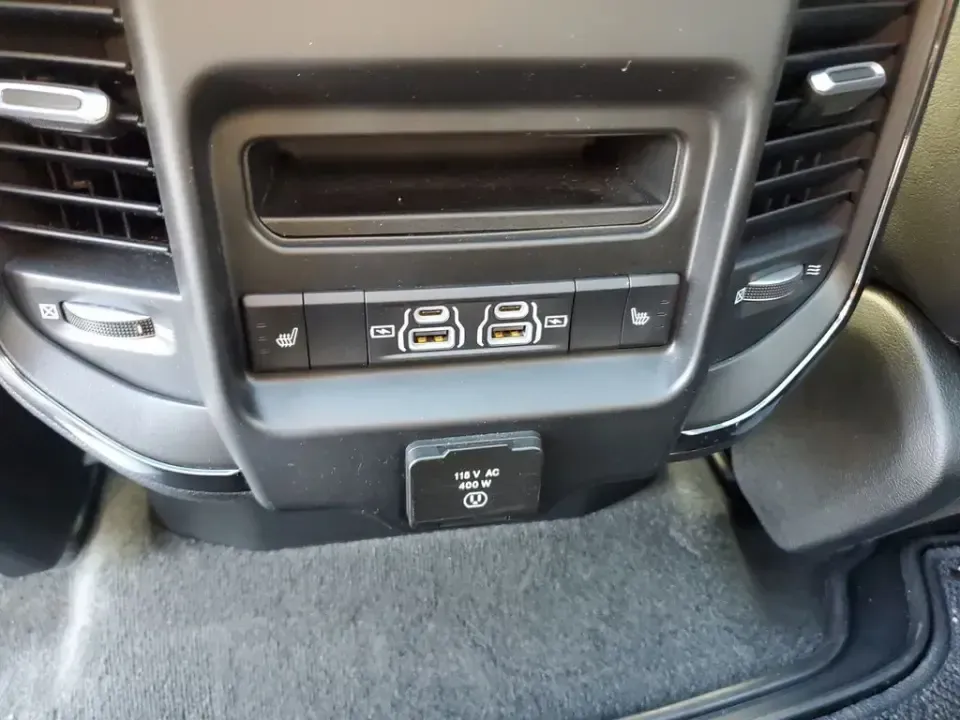 2022 WHITE /Black Ram 1500 Limited (1C6SRFHT5NN) with an V8, 5.7L engine, Automatic transmission, located at 6064 Gull Rd, Kalamazoo, MI, 49048, (269) 222-0088, 42.328388, -85.512924 - **Discover Adventure with the 2022 Ram 1500 Limited Crew Cab Your Home Away from Home!**<br /> <br /> If you're on the lookout for a truck that seamlessly blends luxury with rugged functionality, look no further! At AutoMaxx - Kalamazoo, we present this stunning 2022 Ram 1500 Limited Crew Cab, perf - Photo#11