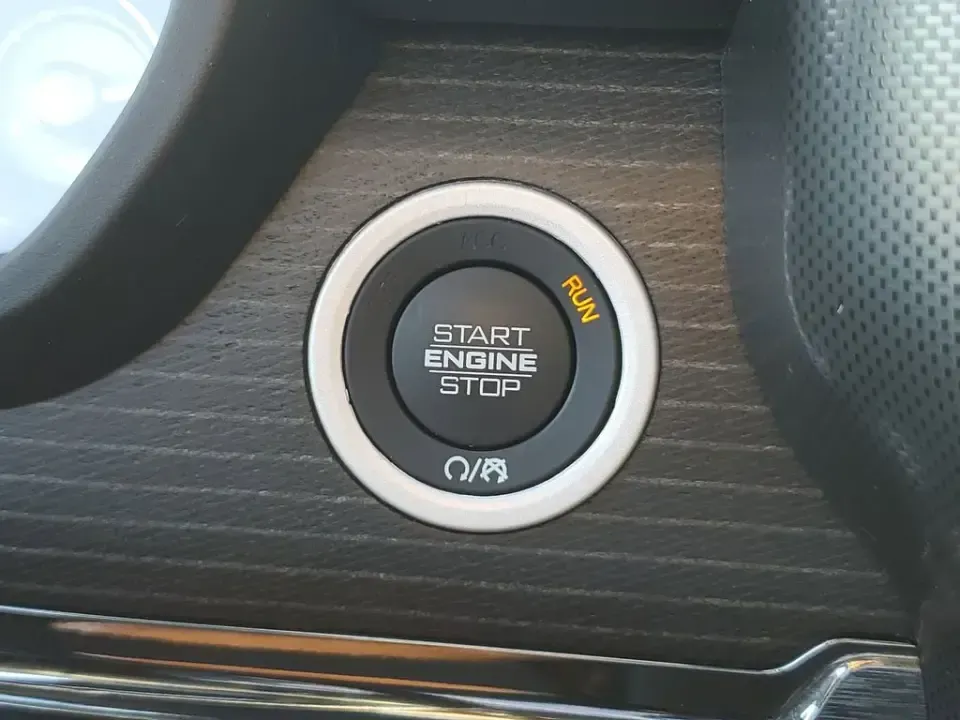 2022 WHITE /Black Ram 1500 Limited (1C6SRFHT5NN) with an V8, 5.7L engine, Automatic transmission, located at 6064 Gull Rd, Kalamazoo, MI, 49048, (269) 222-0088, 42.328388, -85.512924 - **Discover Adventure with the 2022 Ram 1500 Limited Crew Cab Your Home Away from Home!**<br /> <br /> If you're on the lookout for a truck that seamlessly blends luxury with rugged functionality, look no further! At AutoMaxx - Kalamazoo, we present this stunning 2022 Ram 1500 Limited Crew Cab, perf - Photo#26