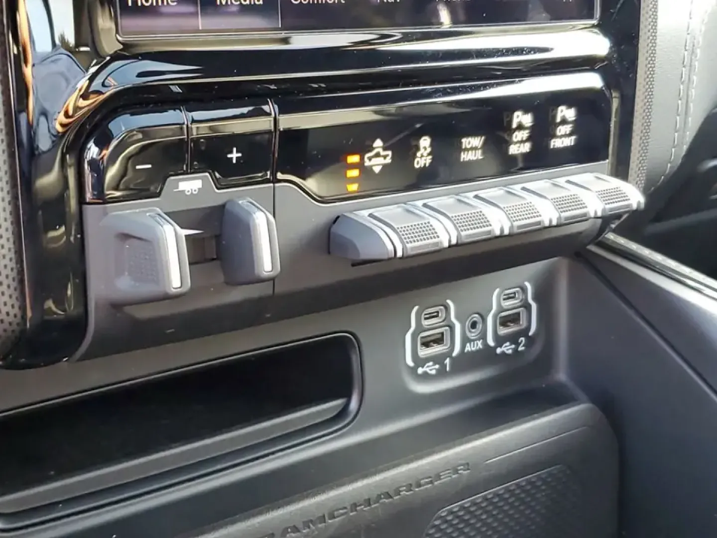 2022 Ivory White Tri-Coat Pearlcoat /Black Ram 1500 Limited (1C6SRFHT5NN) with an HEMI 5.7L V8 Multi Displacement VVT engine, Automatic transmission, located at 6064 Gull Rd, Kalamazoo, MI, 49048, (269) 222-0088, 42.328388, -85.512924- Photo#54