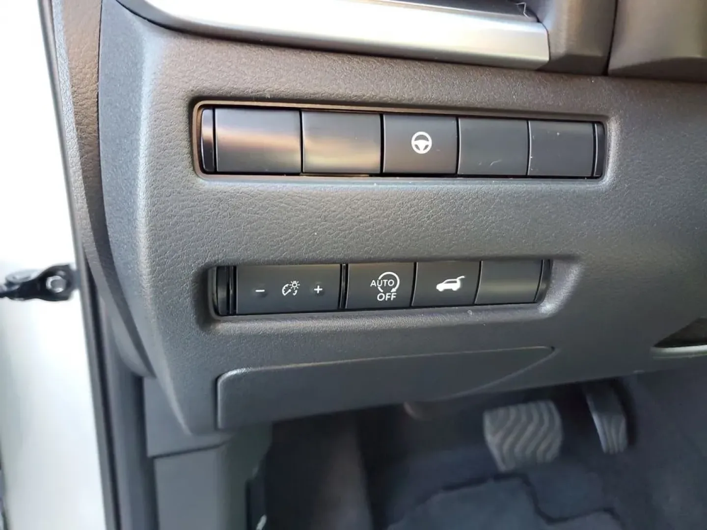 2024 Brilliant Silver Metallic /Charcoal Nissan Rogue SV (JN8BT3BB6RW) with an 3 Cyl, 1.5L engine, 2-speed CVT transmission, located at 6064 Gull Rd, Kalamazoo, MI, 49048, (269) 222-0088, 42.328388, -85.512924 - **Embrace Every Journey with the 2024 Nissan Rogue SV AWD at AutoMaxx - Kalamazoo**<br /> <br /> If you're searching for a versatile SUV that effortlessly marries style with functionality, look no further than this stunning 2024 Nissan Rogue SV AWD, available now at AutoMaxx - Kalamazoo. Perfectly s - Photo#18
