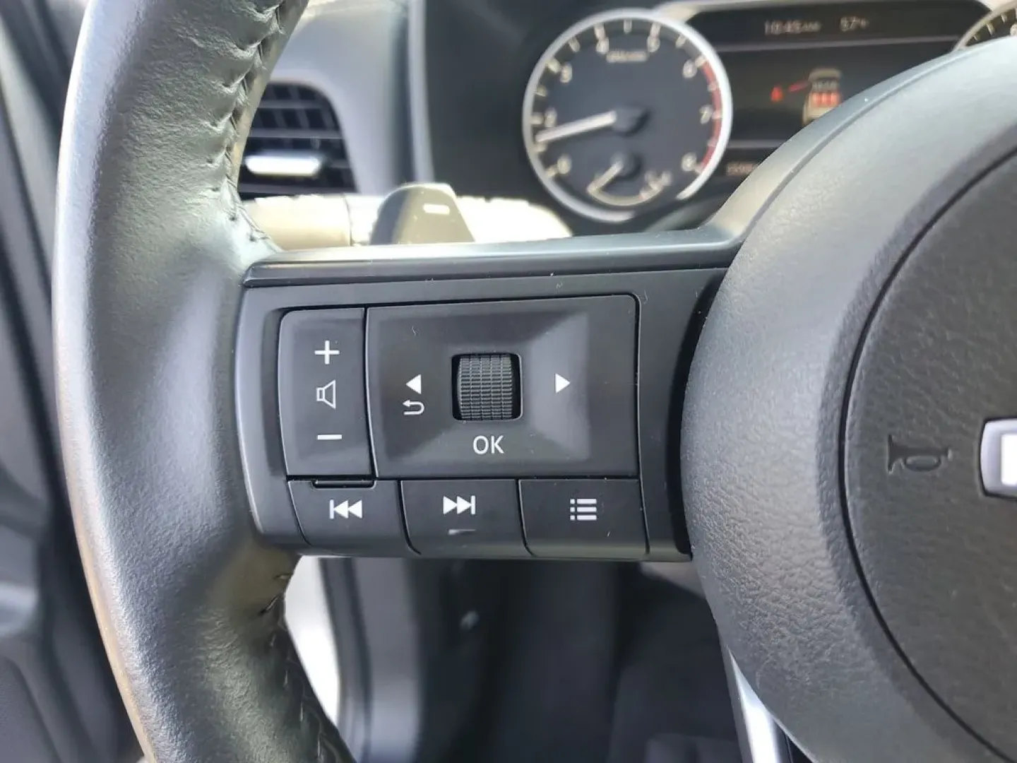 2024 Brilliant Silver Metallic /Charcoal Nissan Rogue SV (JN8BT3BB6RW) with an 3 Cyl, 1.5L engine, 2-speed CVT transmission, located at 6064 Gull Rd, Kalamazoo, MI, 49048, (269) 222-0088, 42.328388, -85.512924 - **Embrace Every Journey with the 2024 Nissan Rogue SV AWD at AutoMaxx - Kalamazoo**<br /> <br /> If you're searching for a versatile SUV that effortlessly marries style with functionality, look no further than this stunning 2024 Nissan Rogue SV AWD, available now at AutoMaxx - Kalamazoo. Perfectly s - Photo#21