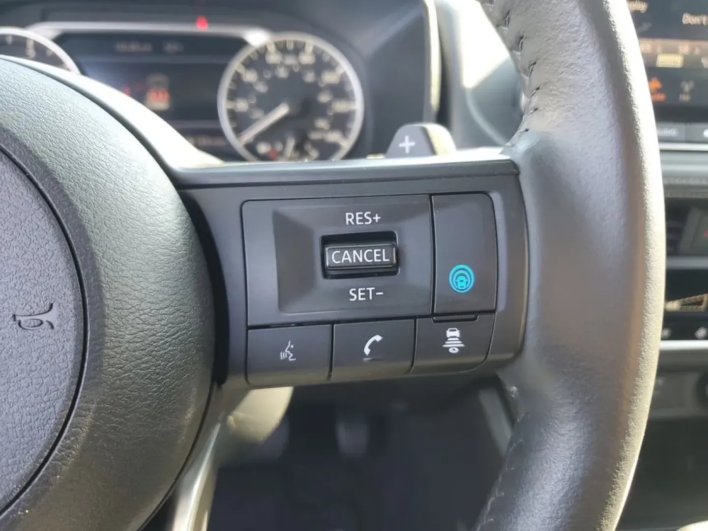 2024 Brilliant Silver Metallic /Charcoal Nissan Rogue SV (JN8BT3BB6RW) with an 3 Cyl, 1.5L engine, 2-speed CVT transmission, located at 6064 Gull Rd, Kalamazoo, MI, 49048, (269) 222-0088, 42.328388, -85.512924 - **Embrace Every Journey with the 2024 Nissan Rogue SV AWD at AutoMaxx - Kalamazoo**<br /> <br /> If you're searching for a versatile SUV that effortlessly marries style with functionality, look no further than this stunning 2024 Nissan Rogue SV AWD, available now at AutoMaxx - Kalamazoo. Perfectly s - Photo#22