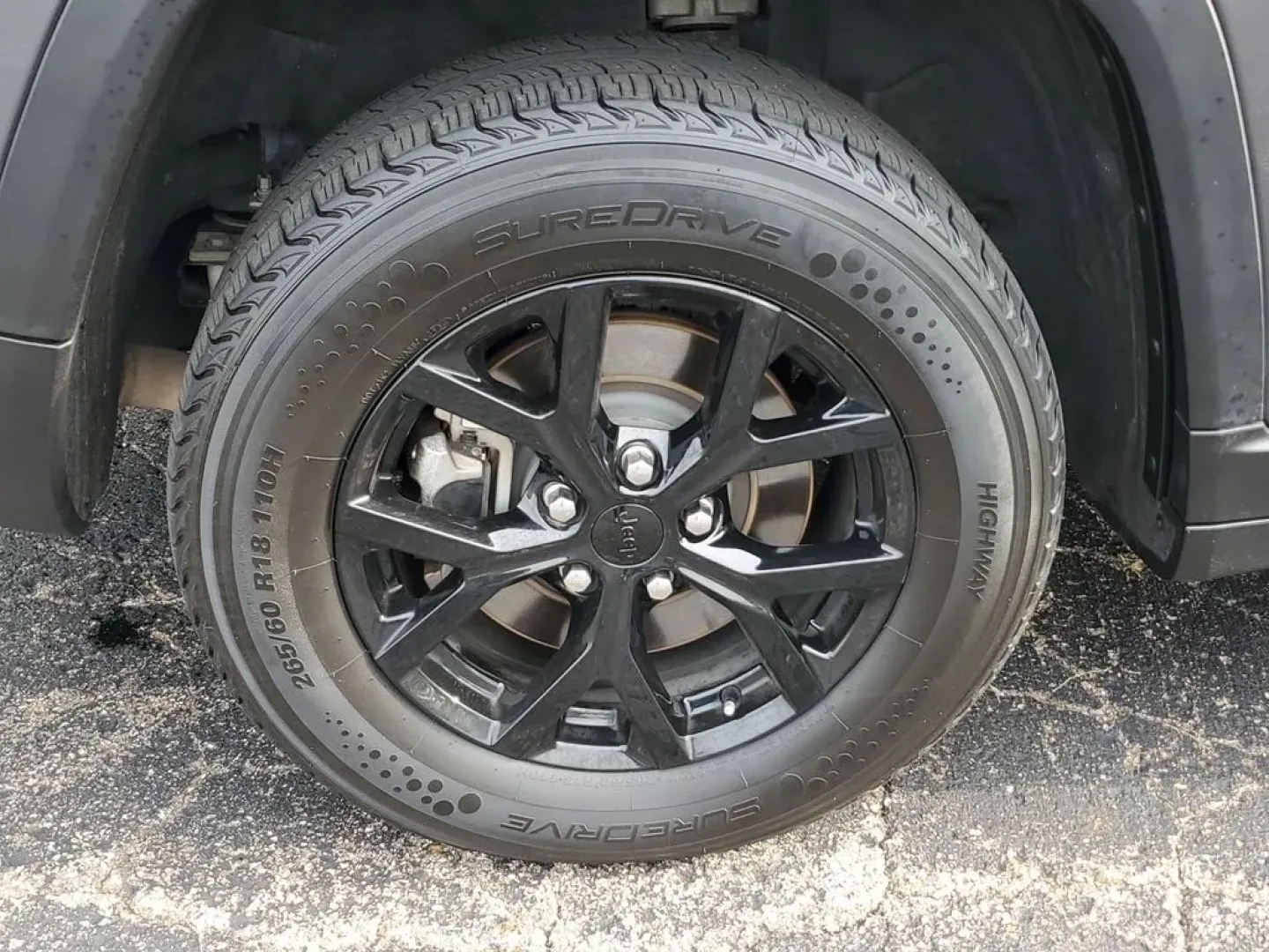 2024 /Global Black Jeep Grand Cherokee Altitude (1C4RJKAGXR8) with an V6, 3.6L engine, 8-speed automatic transmission, located at 6064 Gull Rd, Kalamazoo, MI, 49048, (269) 222-0088, 42.328388, -85.512924 - **Discover Adventure with the 2024 Jeep Grand Cherokee Altitude Your Perfect Family SUV!**<br /> <br /> Are you ready to elevate your weekend getaways or conquer your daily commute? The 2024 Jeep Grand Cherokee Altitude is designed for those who seek both adventure and comfort in their journeys. Wi - Photo#5