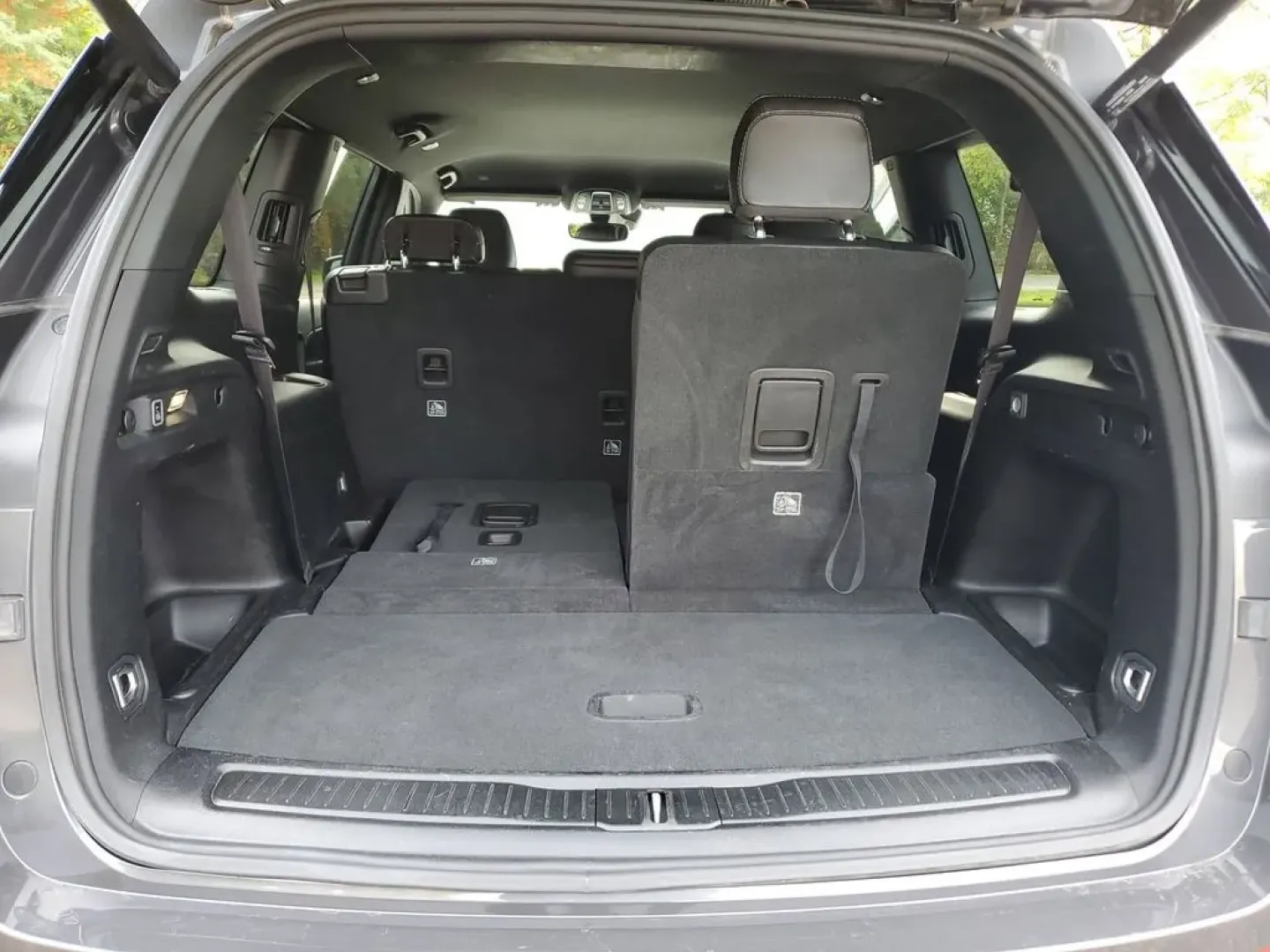 2024 /Global Black Jeep Grand Cherokee Altitude (1C4RJKAGXR8) with an V6, 3.6L engine, 8-speed automatic transmission, located at 6064 Gull Rd, Kalamazoo, MI, 49048, (269) 222-0088, 42.328388, -85.512924 - **Discover Adventure with the 2024 Jeep Grand Cherokee Altitude Your Perfect Family SUV!**<br /> <br /> Are you ready to elevate your weekend getaways or conquer your daily commute? The 2024 Jeep Grand Cherokee Altitude is designed for those who seek both adventure and comfort in their journeys. Wi - Photo#7