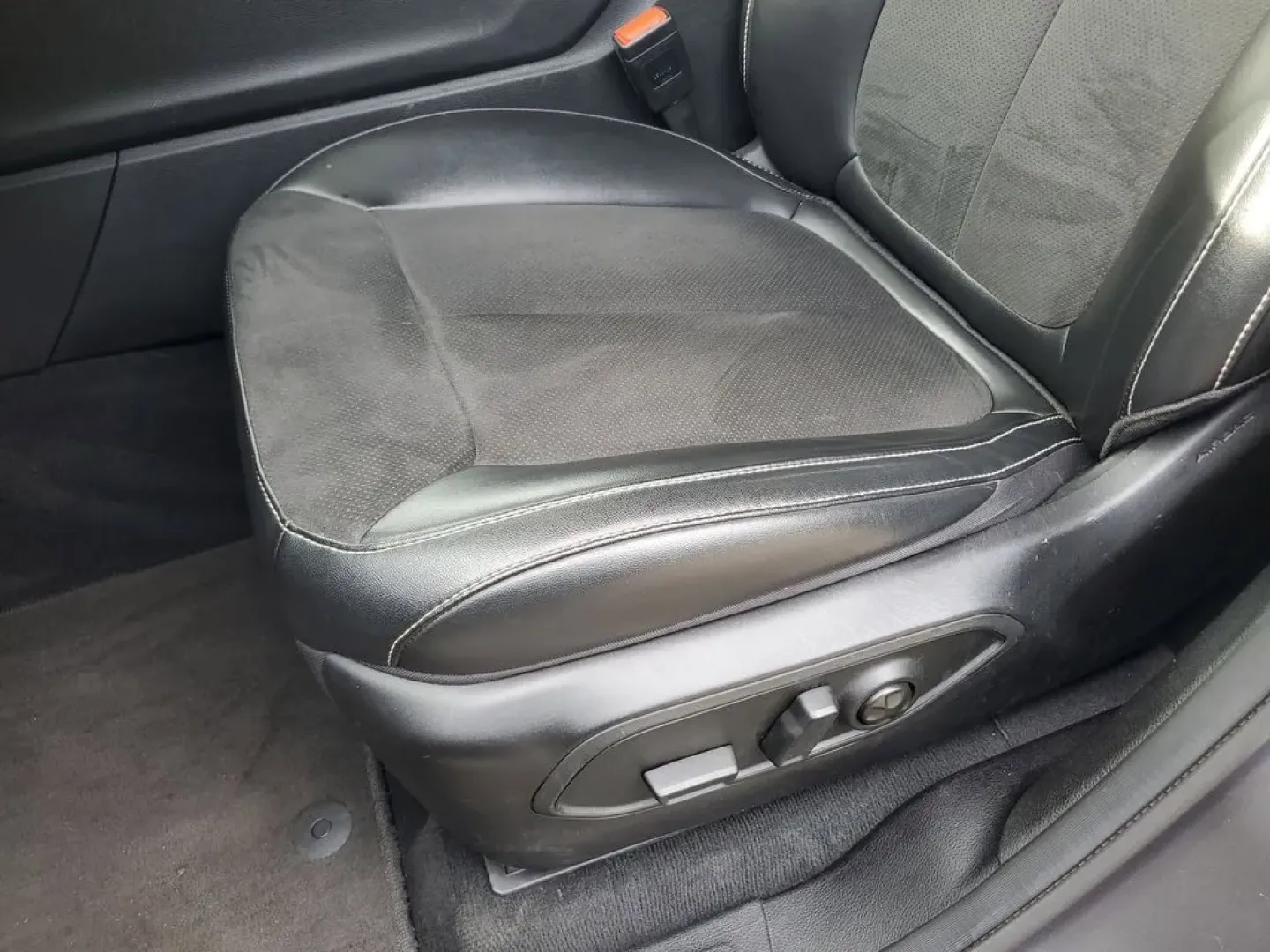 2024 /Global Black Jeep Grand Cherokee Altitude (1C4RJKAGXR8) with an V6, 3.6L engine, 8-speed automatic transmission, located at 6064 Gull Rd, Kalamazoo, MI, 49048, (269) 222-0088, 42.328388, -85.512924 - **Discover Adventure with the 2024 Jeep Grand Cherokee Altitude Your Perfect Family SUV!**<br /> <br /> Are you ready to elevate your weekend getaways or conquer your daily commute? The 2024 Jeep Grand Cherokee Altitude is designed for those who seek both adventure and comfort in their journeys. Wi - Photo#15