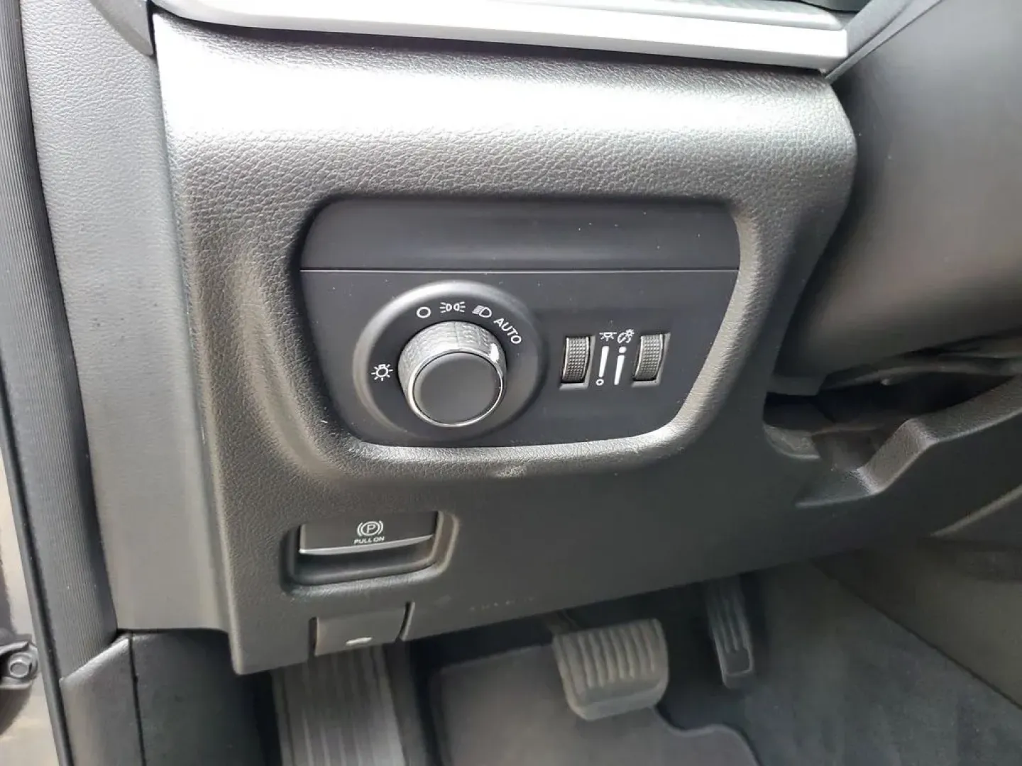 2024 /Global Black Jeep Grand Cherokee Altitude (1C4RJKAGXR8) with an V6, 3.6L engine, 8-speed automatic transmission, located at 6064 Gull Rd, Kalamazoo, MI, 49048, (269) 222-0088, 42.328388, -85.512924 - **Discover Adventure with the 2024 Jeep Grand Cherokee Altitude Your Perfect Family SUV!**<br /> <br /> Are you ready to elevate your weekend getaways or conquer your daily commute? The 2024 Jeep Grand Cherokee Altitude is designed for those who seek both adventure and comfort in their journeys. Wi - Photo#18