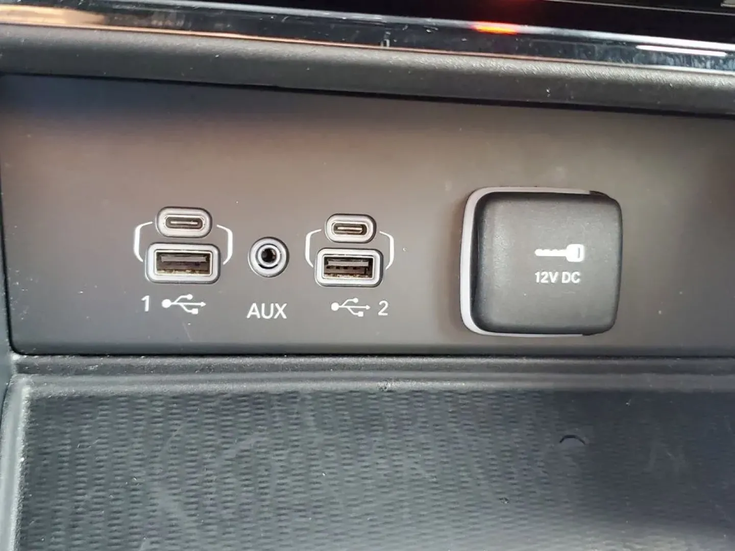 2024 /Global Black Jeep Grand Cherokee Altitude (1C4RJKAGXR8) with an V6, 3.6L engine, 8-speed automatic transmission, located at 6064 Gull Rd, Kalamazoo, MI, 49048, (269) 222-0088, 42.328388, -85.512924 - **Discover Adventure with the 2024 Jeep Grand Cherokee Altitude Your Perfect Family SUV!**<br /> <br /> Are you ready to elevate your weekend getaways or conquer your daily commute? The 2024 Jeep Grand Cherokee Altitude is designed for those who seek both adventure and comfort in their journeys. Wi - Photo#28