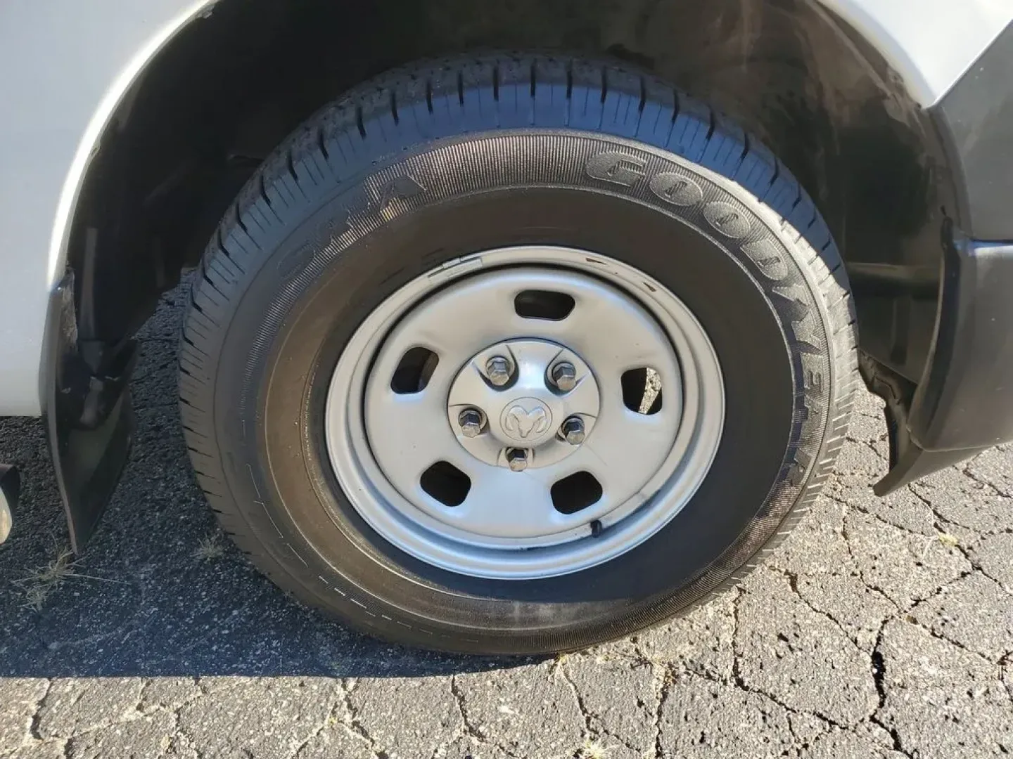 2019 /Diesel Gray/Black Ram 1500 Tradesman (3C6JR6DG9KG) with an V6, 3.6L engine, 8-speed automatic transmission, located at 6064 Gull Rd, Kalamazoo, MI, 49048, (269) 222-0088, 42.328388, -85.512924 - **Discover Adventure in the 2019 Ram 1500 Tradesman - Your Perfect Pickup for Life's Journeys!**<br /> <br /> Are you ready to elevate your everyday experience? The 2019 Ram 1500 Tradesman is not just any truck; it's the ultimate companion for those who crave adventure while balancing the demands of - Photo#5
