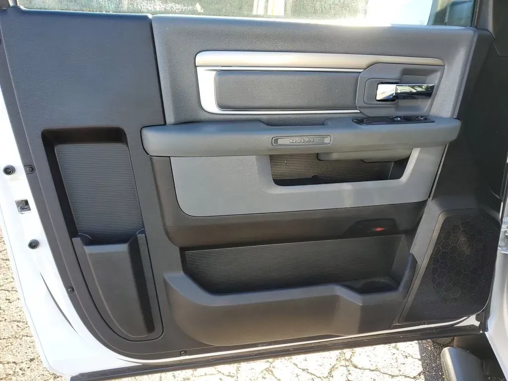 2019 /Diesel Gray/Black Ram 1500 Tradesman (3C6JR6DG9KG) with an V6, 3.6L engine, 8-speed automatic transmission, located at 6064 Gull Rd, Kalamazoo, MI, 49048, (269) 222-0088, 42.328388, -85.512924 - **Discover Adventure in the 2019 Ram 1500 Tradesman - Your Perfect Pickup for Life's Journeys!**<br /> <br /> Are you ready to elevate your everyday experience? The 2019 Ram 1500 Tradesman is not just any truck; it's the ultimate companion for those who crave adventure while balancing the demands of - Photo#8