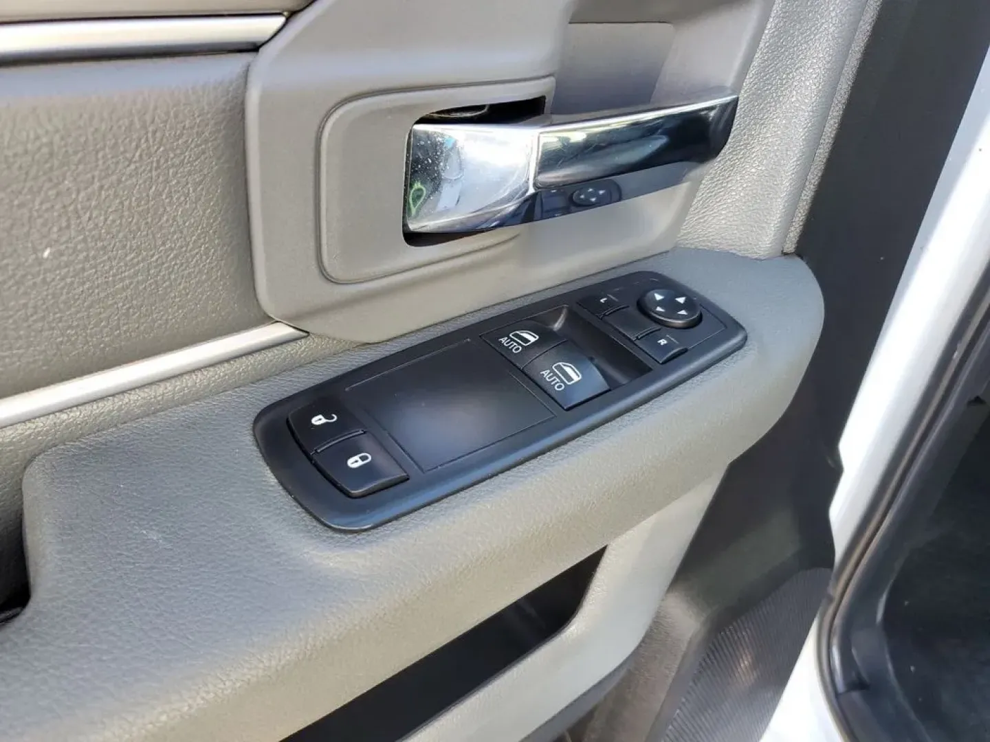 2019 /Diesel Gray/Black Ram 1500 Tradesman (3C6JR6DG9KG) with an V6, 3.6L engine, 8-speed automatic transmission, located at 6064 Gull Rd, Kalamazoo, MI, 49048, (269) 222-0088, 42.328388, -85.512924 - **Discover Adventure in the 2019 Ram 1500 Tradesman - Your Perfect Pickup for Life's Journeys!**<br /> <br /> Are you ready to elevate your everyday experience? The 2019 Ram 1500 Tradesman is not just any truck; it's the ultimate companion for those who crave adventure while balancing the demands of - Photo#9