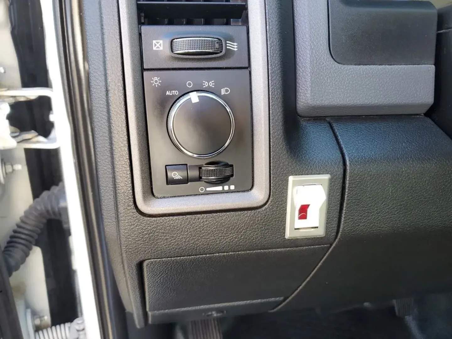 2019 /Diesel Gray/Black Ram 1500 Tradesman (3C6JR6DG9KG) with an V6, 3.6L engine, 8-speed automatic transmission, located at 6064 Gull Rd, Kalamazoo, MI, 49048, (269) 222-0088, 42.328388, -85.512924 - **Discover Adventure in the 2019 Ram 1500 Tradesman - Your Perfect Pickup for Life's Journeys!**<br /> <br /> Are you ready to elevate your everyday experience? The 2019 Ram 1500 Tradesman is not just any truck; it's the ultimate companion for those who crave adventure while balancing the demands of - Photo#12