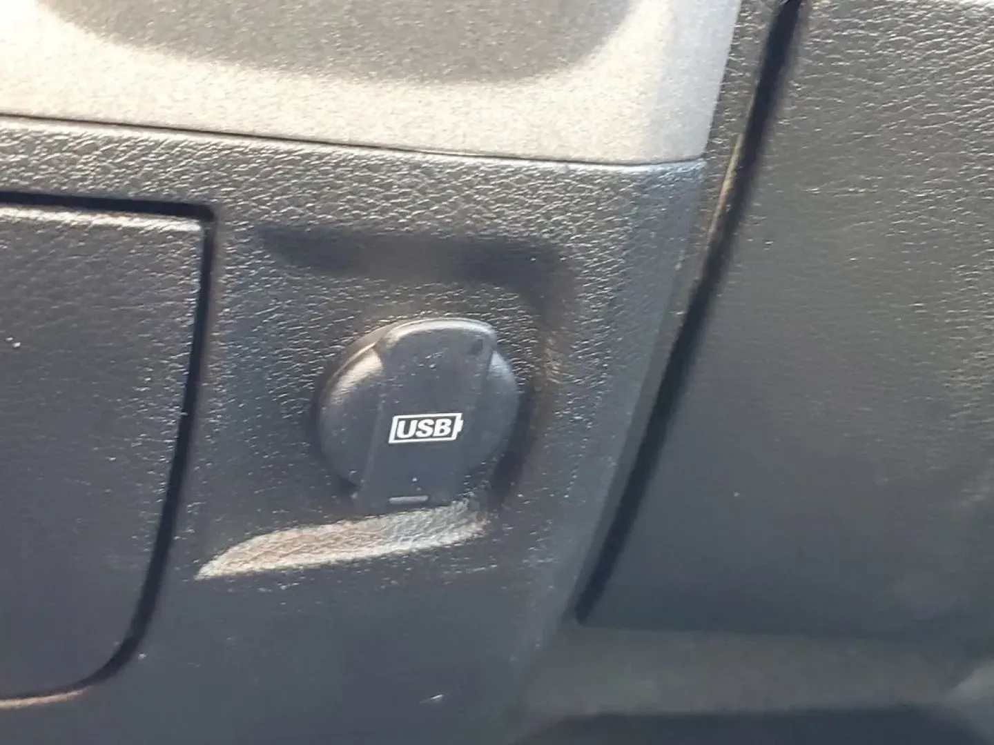 2019 /Diesel Gray/Black Ram 1500 Tradesman (3C6JR6DG9KG) with an V6, 3.6L engine, 8-speed automatic transmission, located at 6064 Gull Rd, Kalamazoo, MI, 49048, (269) 222-0088, 42.328388, -85.512924 - **Discover Adventure in the 2019 Ram 1500 Tradesman - Your Perfect Pickup for Life's Journeys!**<br /> <br /> Are you ready to elevate your everyday experience? The 2019 Ram 1500 Tradesman is not just any truck; it's the ultimate companion for those who crave adventure while balancing the demands of - Photo#21