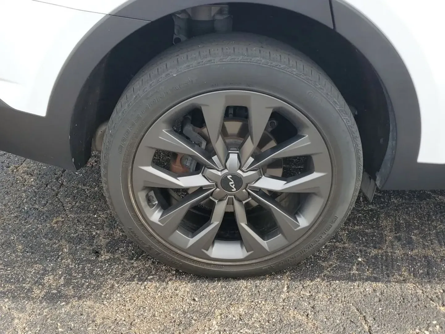 2022 /Black Kia Sorento X-Line SX Prestige (5XYRKDLF0NG) with an 4 Cyl, 2.5L engine, 8-speed auto-shift manual transmission, located at 6064 Gull Rd, Kalamazoo, MI, 49048, (269) 222-0088, 42.328388, -85.512924 - **Unleash Adventure with the 2022 Kia Sorento X-Line SX Prestige at AutoMaxx - Kalamazoo!**<br /> <br /> Are you ready to elevate your family outings, weekend adventures, or daily commutes? Look no further than this stunning 2022 Kia Sorento X-Line SX Prestige, your gateway to a lifestyle filled wit - Photo#5