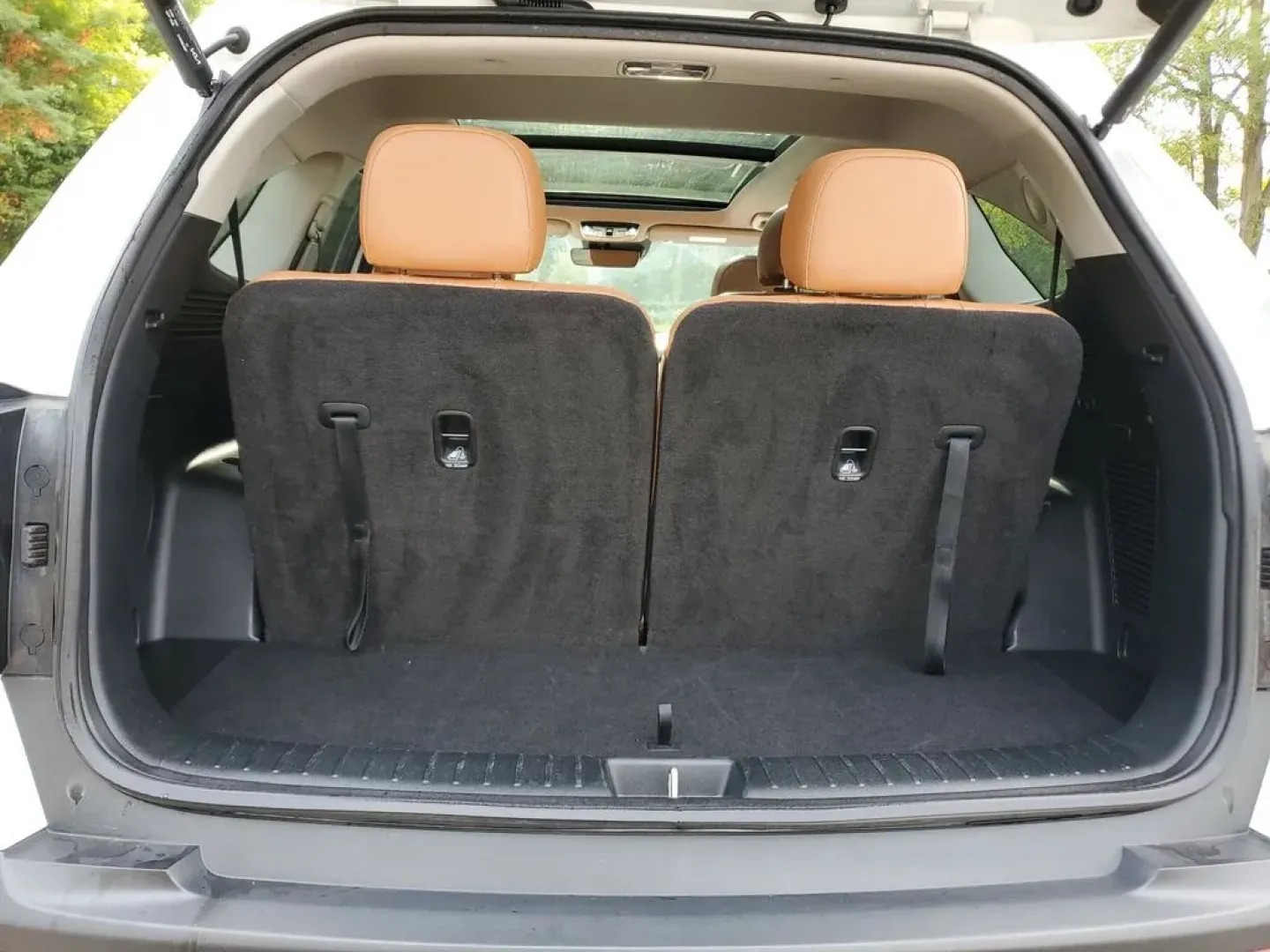 2022 /Black Kia Sorento X-Line SX Prestige (5XYRKDLF0NG) with an 4 Cyl, 2.5L engine, 8-speed auto-shift manual transmission, located at 6064 Gull Rd, Kalamazoo, MI, 49048, (269) 222-0088, 42.328388, -85.512924 - **Unleash Adventure with the 2022 Kia Sorento X-Line SX Prestige at AutoMaxx - Kalamazoo!**<br /> <br /> Are you ready to elevate your family outings, weekend adventures, or daily commutes? Look no further than this stunning 2022 Kia Sorento X-Line SX Prestige, your gateway to a lifestyle filled wit - Photo#6
