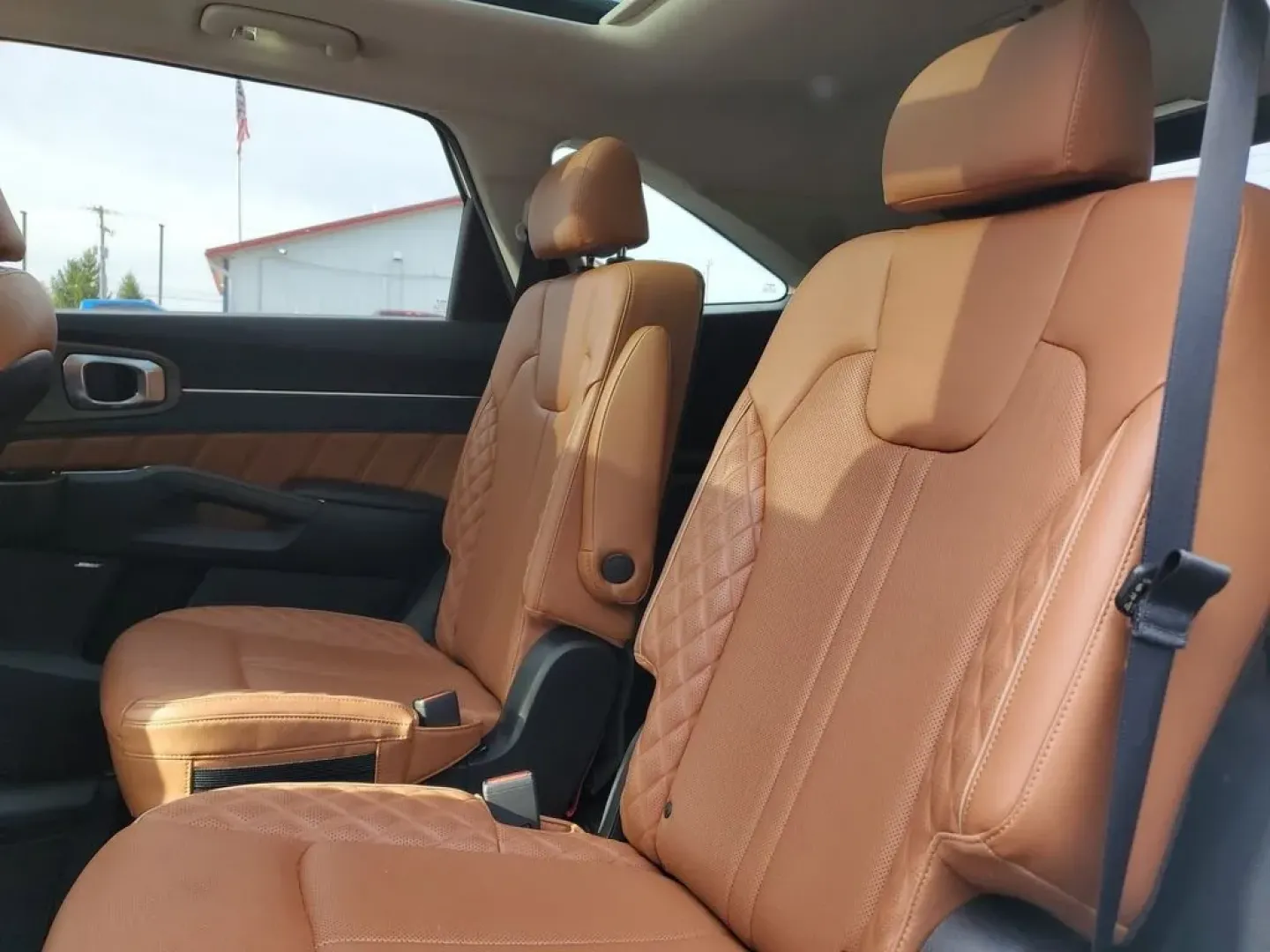 2022 /Black Kia Sorento X-Line SX Prestige (5XYRKDLF0NG) with an 4 Cyl, 2.5L engine, 8-speed auto-shift manual transmission, located at 6064 Gull Rd, Kalamazoo, MI, 49048, (269) 222-0088, 42.328388, -85.512924 - **Unleash Adventure with the 2022 Kia Sorento X-Line SX Prestige at AutoMaxx - Kalamazoo!**<br /> <br /> Are you ready to elevate your family outings, weekend adventures, or daily commutes? Look no further than this stunning 2022 Kia Sorento X-Line SX Prestige, your gateway to a lifestyle filled wit - Photo#9