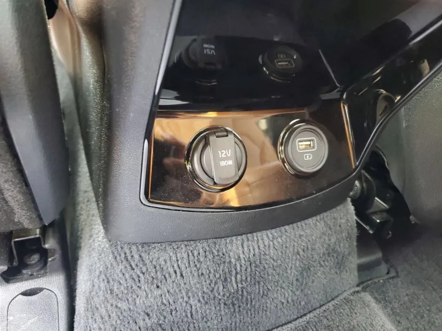 2022 /Black Kia Sorento X-Line SX Prestige (5XYRKDLF0NG) with an 4 Cyl, 2.5L engine, 8-speed auto-shift manual transmission, located at 6064 Gull Rd, Kalamazoo, MI, 49048, (269) 222-0088, 42.328388, -85.512924 - **Unleash Adventure with the 2022 Kia Sorento X-Line SX Prestige at AutoMaxx - Kalamazoo!**<br /> <br /> Are you ready to elevate your family outings, weekend adventures, or daily commutes? Look no further than this stunning 2022 Kia Sorento X-Line SX Prestige, your gateway to a lifestyle filled wit - Photo#11