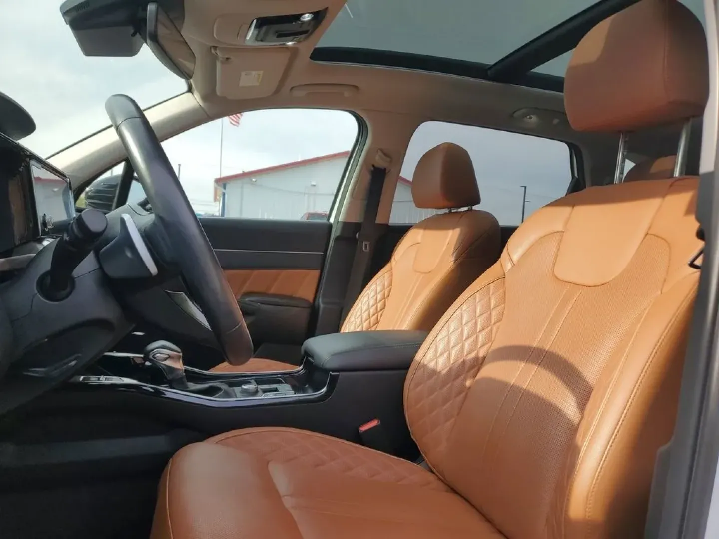 2022 /Black Kia Sorento X-Line SX Prestige (5XYRKDLF0NG) with an 4 Cyl, 2.5L engine, 8-speed auto-shift manual transmission, located at 6064 Gull Rd, Kalamazoo, MI, 49048, (269) 222-0088, 42.328388, -85.512924 - **Unleash Adventure with the 2022 Kia Sorento X-Line SX Prestige at AutoMaxx - Kalamazoo!**<br /> <br /> Are you ready to elevate your family outings, weekend adventures, or daily commutes? Look no further than this stunning 2022 Kia Sorento X-Line SX Prestige, your gateway to a lifestyle filled wit - Photo#16