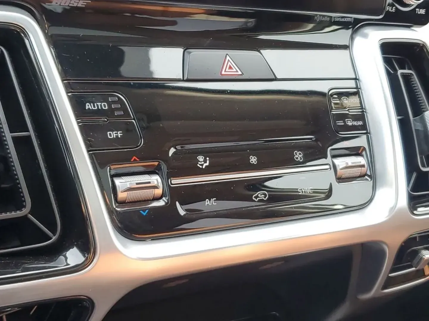 2022 /Black Kia Sorento X-Line SX Prestige (5XYRKDLF0NG) with an 4 Cyl, 2.5L engine, 8-speed auto-shift manual transmission, located at 6064 Gull Rd, Kalamazoo, MI, 49048, (269) 222-0088, 42.328388, -85.512924 - **Unleash Adventure with the 2022 Kia Sorento X-Line SX Prestige at AutoMaxx - Kalamazoo!**<br /> <br /> Are you ready to elevate your family outings, weekend adventures, or daily commutes? Look no further than this stunning 2022 Kia Sorento X-Line SX Prestige, your gateway to a lifestyle filled wit - Photo#26