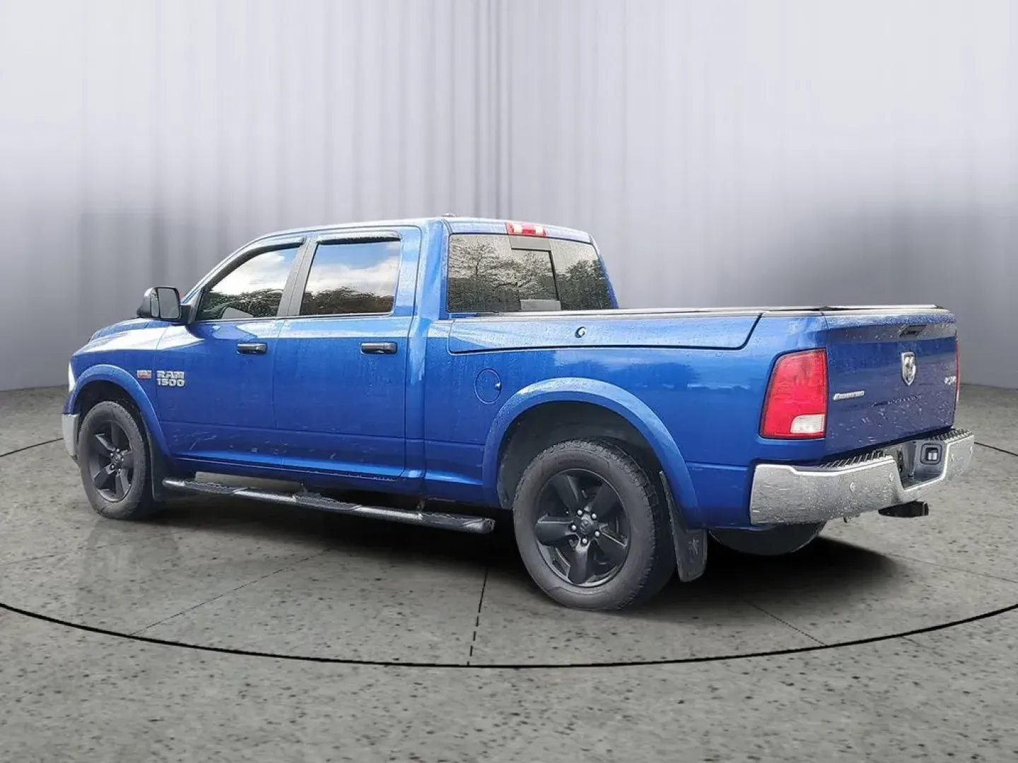 2017 Ram 1500 SLT (1C6RR7TT4HS) with an V8, 5.7L engine, Automatic transmission, located at 6064 Gull Rd, Kalamazoo, MI, 49048, (269) 222-0088, 42.328388, -85.512924 - **Unleash Your Adventurous Spirit with This 2017 Ram 1500 SLT Perfect for Every Journey!**<br /> <br /> If you're on the lookout for a rugged yet refined pickup that seamlessly balances work and play, look no further than this stunning 2017 Ram 1500 SLT available at **AutoMaxx - Kalamazoo**. Whethe - Photo#3