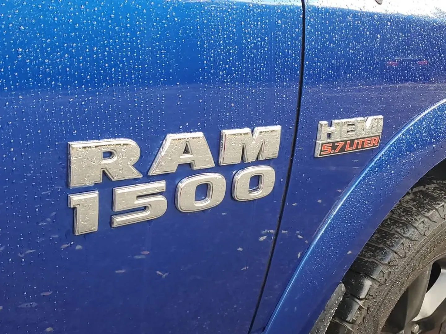 2017 Ram 1500 SLT (1C6RR7TT4HS) with an V8, 5.7L engine, Automatic transmission, located at 6064 Gull Rd, Kalamazoo, MI, 49048, (269) 222-0088, 42.328388, -85.512924 - **Unleash Your Adventurous Spirit with This 2017 Ram 1500 SLT Perfect for Every Journey!**<br /> <br /> If you're on the lookout for a rugged yet refined pickup that seamlessly balances work and play, look no further than this stunning 2017 Ram 1500 SLT available at **AutoMaxx - Kalamazoo**. Whethe - Photo#6