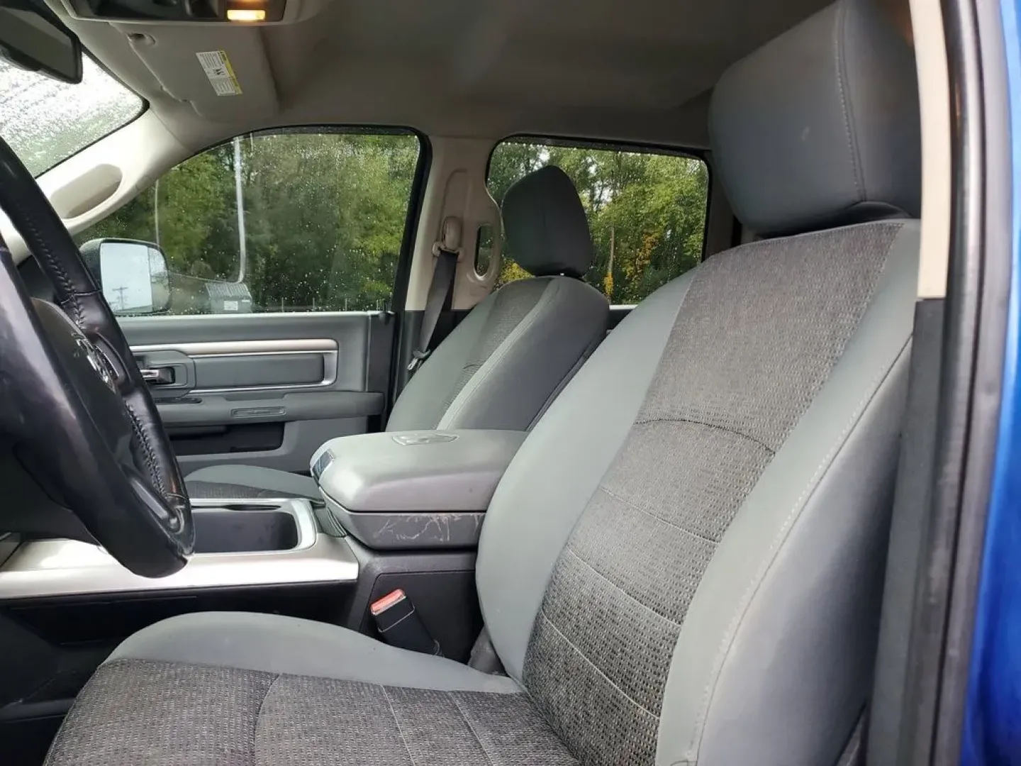 2017 Ram 1500 SLT (1C6RR7TT4HS) with an V8, 5.7L engine, Automatic transmission, located at 6064 Gull Rd, Kalamazoo, MI, 49048, (269) 222-0088, 42.328388, -85.512924 - **Unleash Your Adventurous Spirit with This 2017 Ram 1500 SLT Perfect for Every Journey!**<br /> <br /> If you're on the lookout for a rugged yet refined pickup that seamlessly balances work and play, look no further than this stunning 2017 Ram 1500 SLT available at **AutoMaxx - Kalamazoo**. Whethe - Photo#14