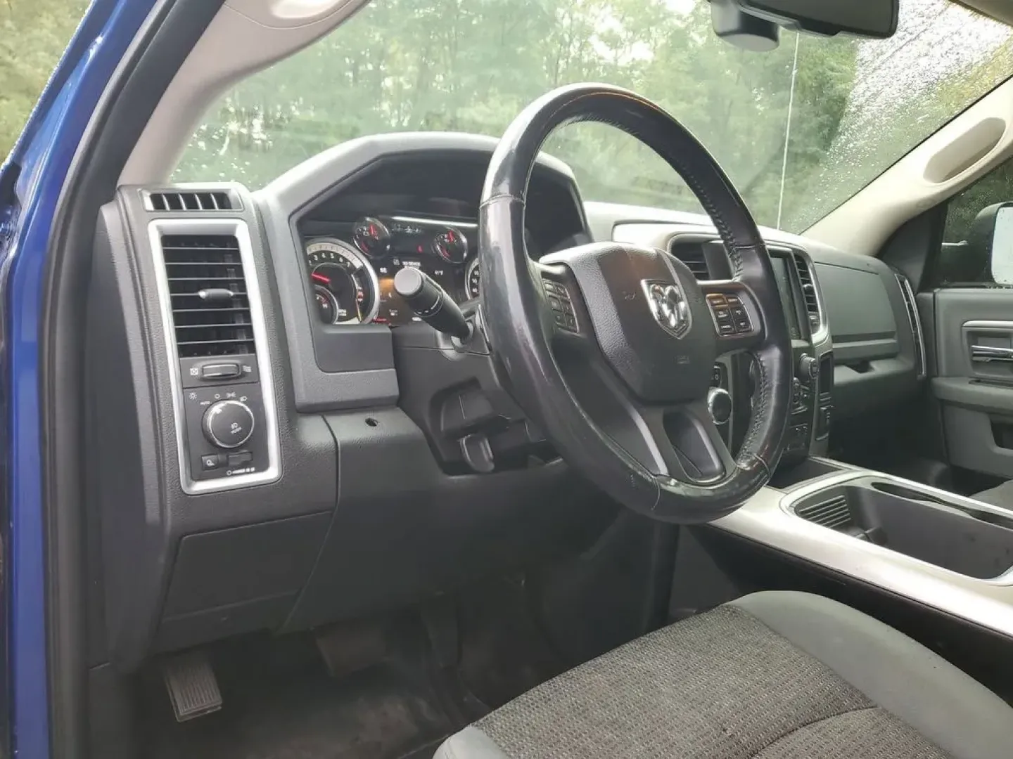 2017 Ram 1500 SLT (1C6RR7TT4HS) with an V8, 5.7L engine, Automatic transmission, located at 6064 Gull Rd, Kalamazoo, MI, 49048, (269) 222-0088, 42.328388, -85.512924 - **Unleash Your Adventurous Spirit with This 2017 Ram 1500 SLT Perfect for Every Journey!**<br /> <br /> If you're on the lookout for a rugged yet refined pickup that seamlessly balances work and play, look no further than this stunning 2017 Ram 1500 SLT available at **AutoMaxx - Kalamazoo**. Whethe - Photo#15