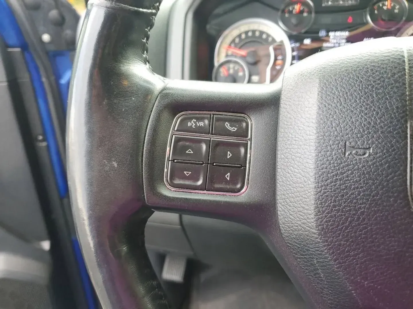 2017 Ram 1500 SLT (1C6RR7TT4HS) with an V8, 5.7L engine, Automatic transmission, located at 6064 Gull Rd, Kalamazoo, MI, 49048, (269) 222-0088, 42.328388, -85.512924 - **Unleash Your Adventurous Spirit with This 2017 Ram 1500 SLT Perfect for Every Journey!**<br /> <br /> If you're on the lookout for a rugged yet refined pickup that seamlessly balances work and play, look no further than this stunning 2017 Ram 1500 SLT available at **AutoMaxx - Kalamazoo**. Whethe - Photo#18