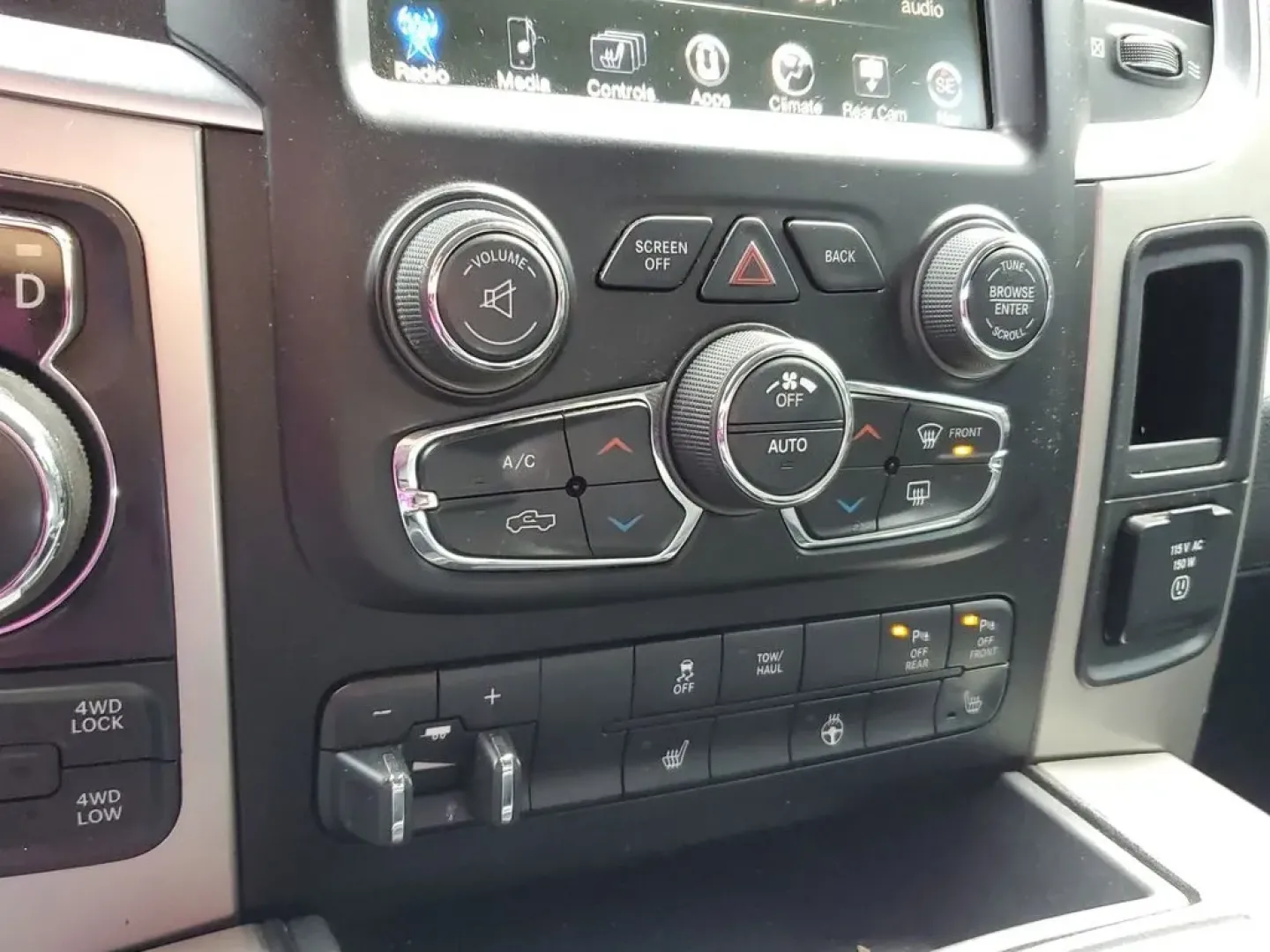 2017 Ram 1500 SLT (1C6RR7TT4HS) with an V8, 5.7L engine, Automatic transmission, located at 6064 Gull Rd, Kalamazoo, MI, 49048, (269) 222-0088, 42.328388, -85.512924 - **Unleash Your Adventurous Spirit with This 2017 Ram 1500 SLT Perfect for Every Journey!**<br /> <br /> If you're on the lookout for a rugged yet refined pickup that seamlessly balances work and play, look no further than this stunning 2017 Ram 1500 SLT available at **AutoMaxx - Kalamazoo**. Whethe - Photo#23