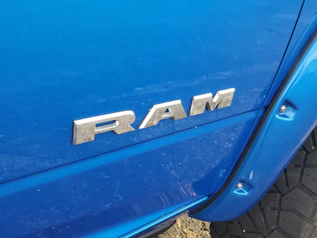 2022 /Black Ram 2500 Laramie (3C6UR5FL3NG) with an 6 Cyl, 6.7L engine, 6-speed automatic transmission, located at 6064 Gull Rd, Kalamazoo, MI, 49048, (269) 222-0088, 42.328388, -85.512924 - **Unleash Your Adventure with the 2022 Ram 2500 Laramie Diesel Perfect for Every Task!**<br /> <br /> Are you ready to elevate your driving experience? Whether you're a weekend warrior heading off the beaten path, a dedicated tradesperson hauling heavy loads, or a family seeking the perfect blend o - Photo#6