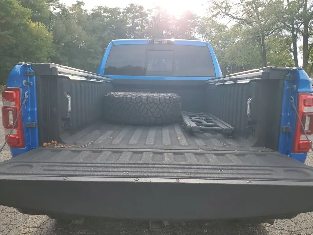 2022 /Black Ram 2500 Laramie (3C6UR5FL3NG) with an 6 Cyl, 6.7L engine, 6-speed automatic transmission, located at 6064 Gull Rd, Kalamazoo, MI, 49048, (269) 222-0088, 42.328388, -85.512924 - **Unleash Your Adventure with the 2022 Ram 2500 Laramie Diesel Perfect for Every Task!**<br /> <br /> Are you ready to elevate your driving experience? Whether you're a weekend warrior heading off the beaten path, a dedicated tradesperson hauling heavy loads, or a family seeking the perfect blend o - Photo#9