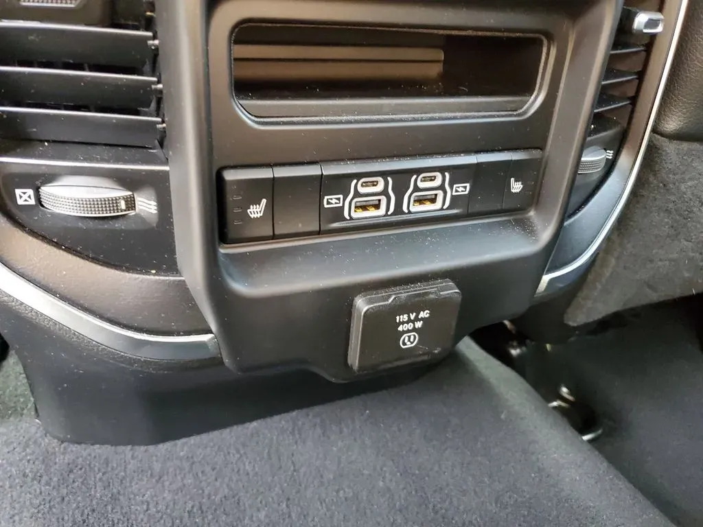 2022 /Black Ram 2500 Laramie (3C6UR5FL3NG) with an 6 Cyl, 6.7L engine, 6-speed automatic transmission, located at 6064 Gull Rd, Kalamazoo, MI, 49048, (269) 222-0088, 42.328388, -85.512924 - **Unleash Your Adventure with the 2022 Ram 2500 Laramie Diesel Perfect for Every Task!**<br /> <br /> Are you ready to elevate your driving experience? Whether you're a weekend warrior heading off the beaten path, a dedicated tradesperson hauling heavy loads, or a family seeking the perfect blend o - Photo#12