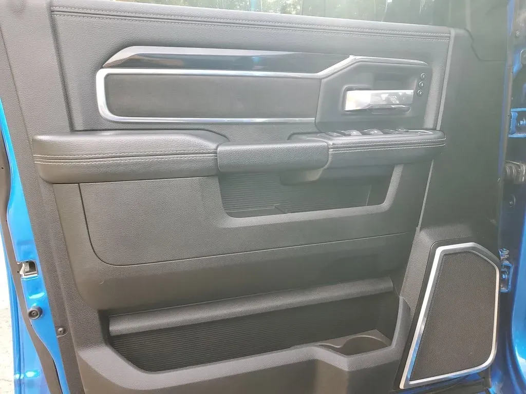 2022 /Black Ram 2500 Laramie (3C6UR5FL3NG) with an 6 Cyl, 6.7L engine, 6-speed automatic transmission, located at 6064 Gull Rd, Kalamazoo, MI, 49048, (269) 222-0088, 42.328388, -85.512924 - **Unleash Your Adventure with the 2022 Ram 2500 Laramie Diesel Perfect for Every Task!**<br /> <br /> Are you ready to elevate your driving experience? Whether you're a weekend warrior heading off the beaten path, a dedicated tradesperson hauling heavy loads, or a family seeking the perfect blend o - Photo#13