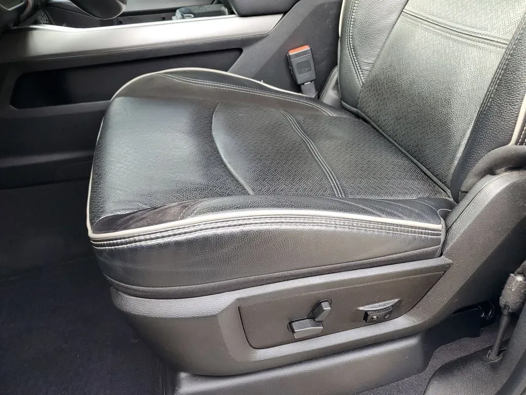 2022 /Black Ram 2500 Laramie (3C6UR5FL3NG) with an 6 Cyl, 6.7L engine, 6-speed automatic transmission, located at 6064 Gull Rd, Kalamazoo, MI, 49048, (269) 222-0088, 42.328388, -85.512924 - **Unleash Your Adventure with the 2022 Ram 2500 Laramie Diesel Perfect for Every Task!**<br /> <br /> Are you ready to elevate your driving experience? Whether you're a weekend warrior heading off the beaten path, a dedicated tradesperson hauling heavy loads, or a family seeking the perfect blend o - Photo#15