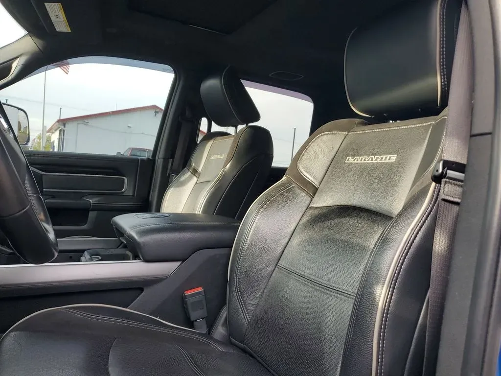 2022 /Black Ram 2500 Laramie (3C6UR5FL3NG) with an 6 Cyl, 6.7L engine, 6-speed automatic transmission, located at 6064 Gull Rd, Kalamazoo, MI, 49048, (269) 222-0088, 42.328388, -85.512924 - **Unleash Your Adventure with the 2022 Ram 2500 Laramie Diesel Perfect for Every Task!**<br /> <br /> Are you ready to elevate your driving experience? Whether you're a weekend warrior heading off the beaten path, a dedicated tradesperson hauling heavy loads, or a family seeking the perfect blend o - Photo#16